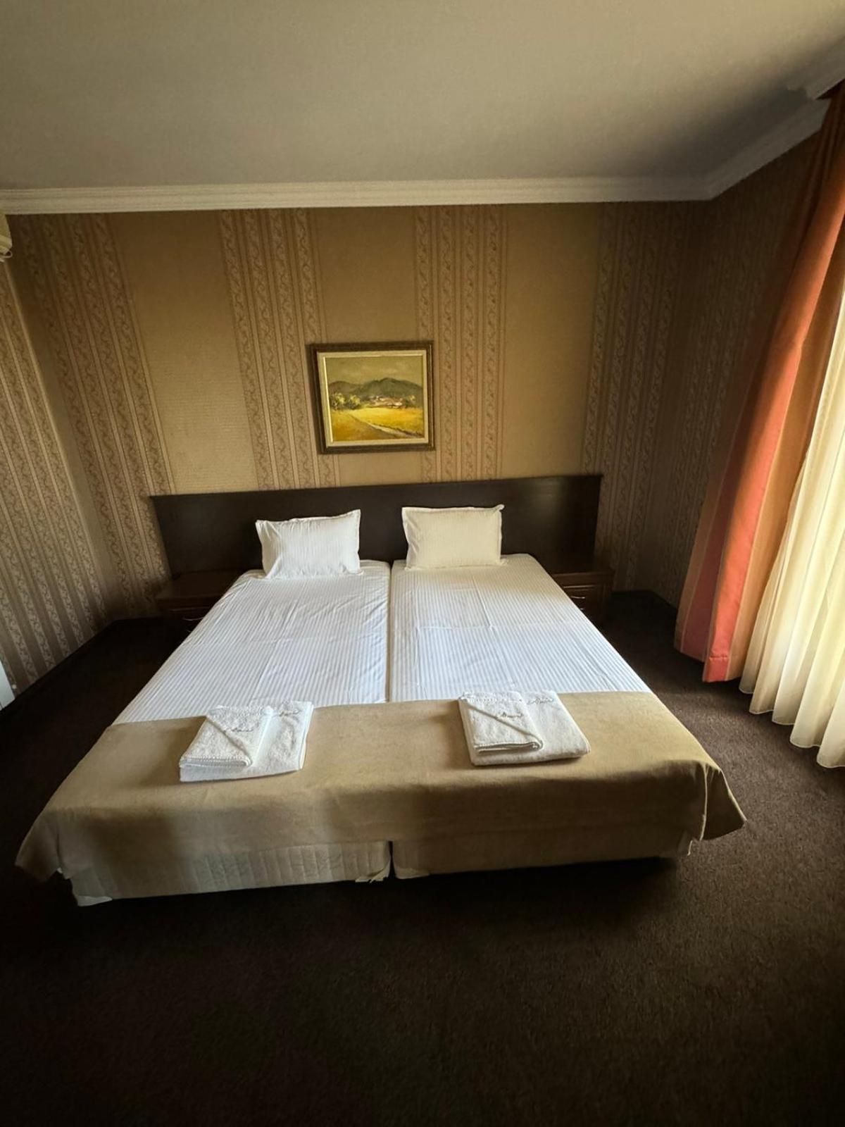One-Bedroom Apartment - Photo 1