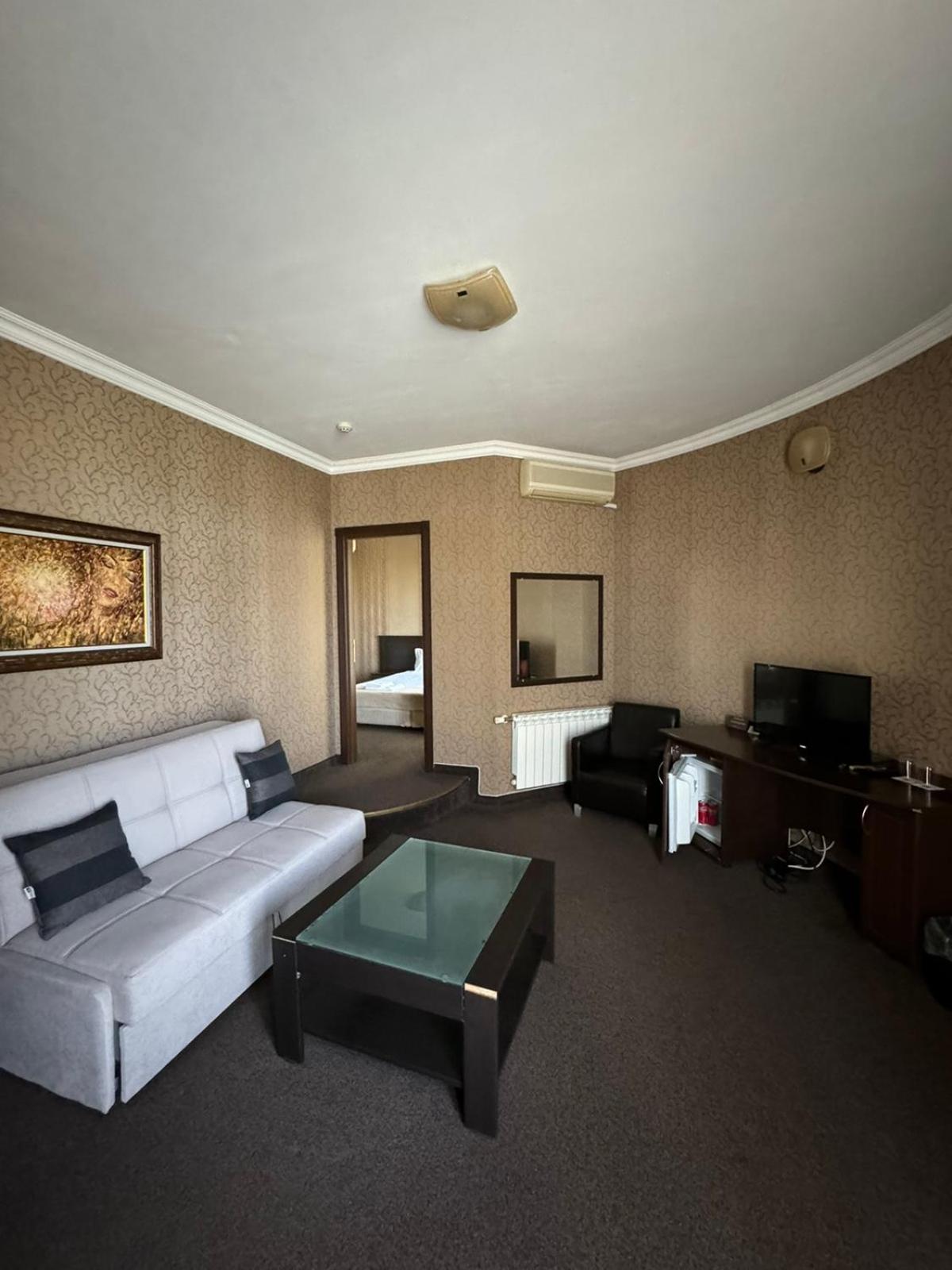 One-Bedroom Apartment - Photo 5