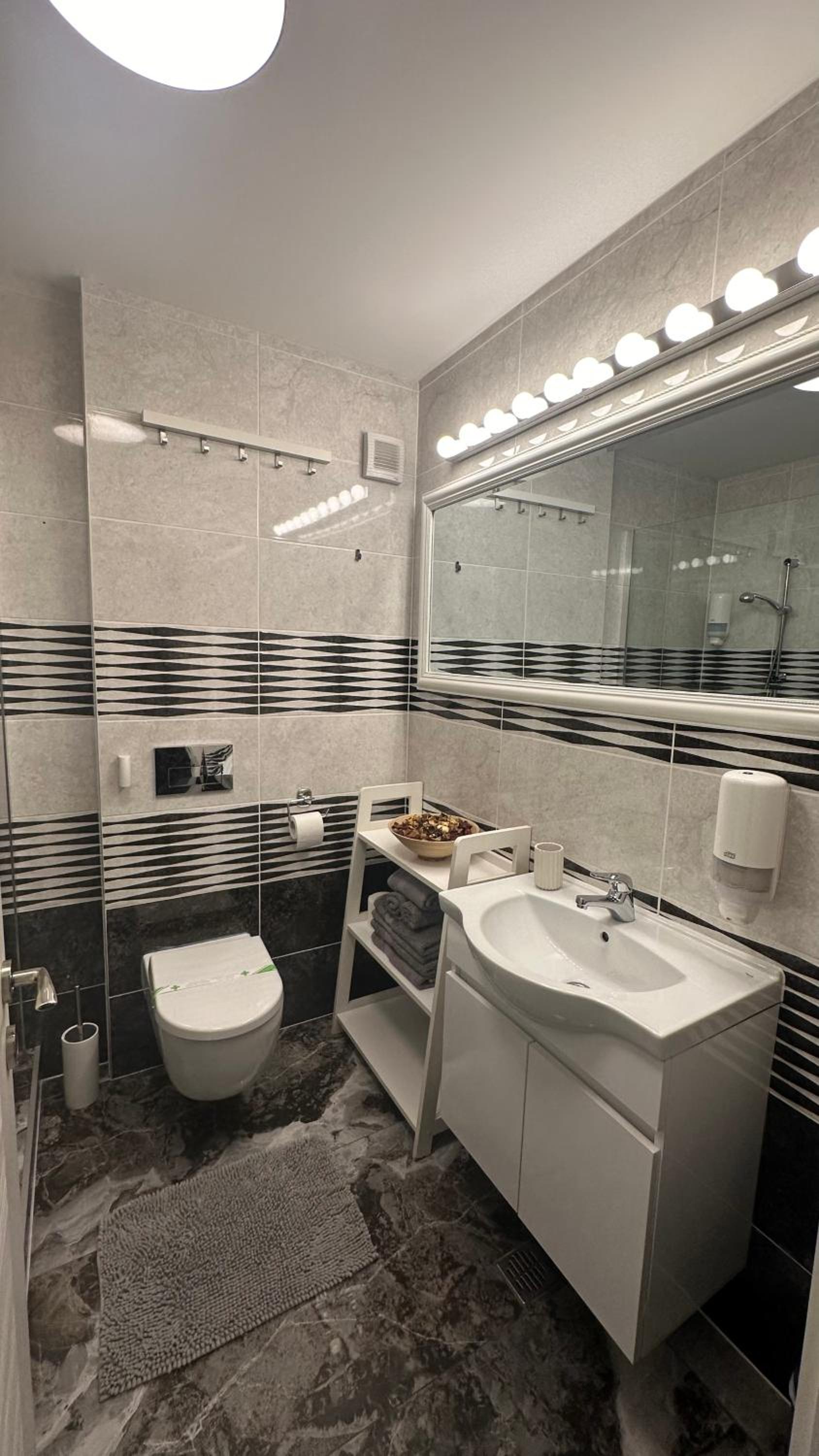 One-Bedroom Apartment - Photo 15