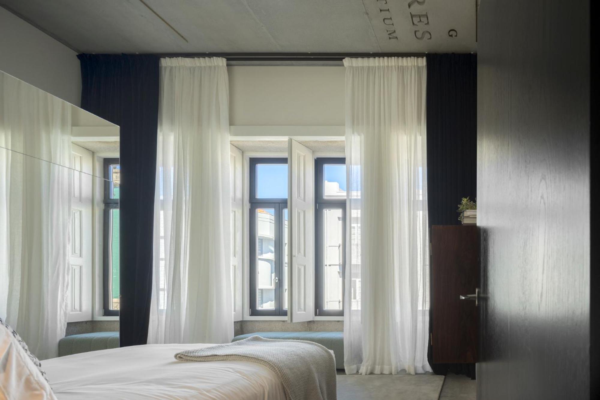 Deluxe Double or Twin Room with City View - Photo 4