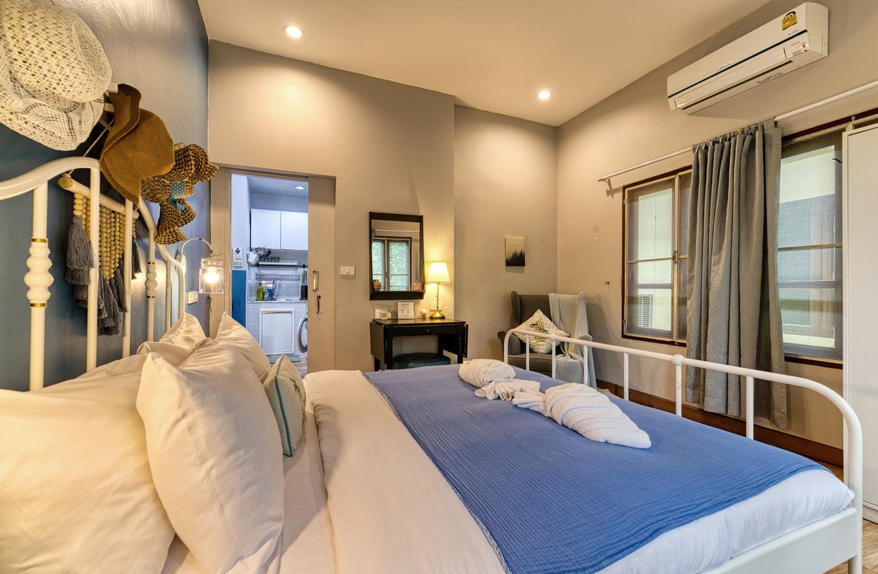 Two-Bedroom House - Photo 18