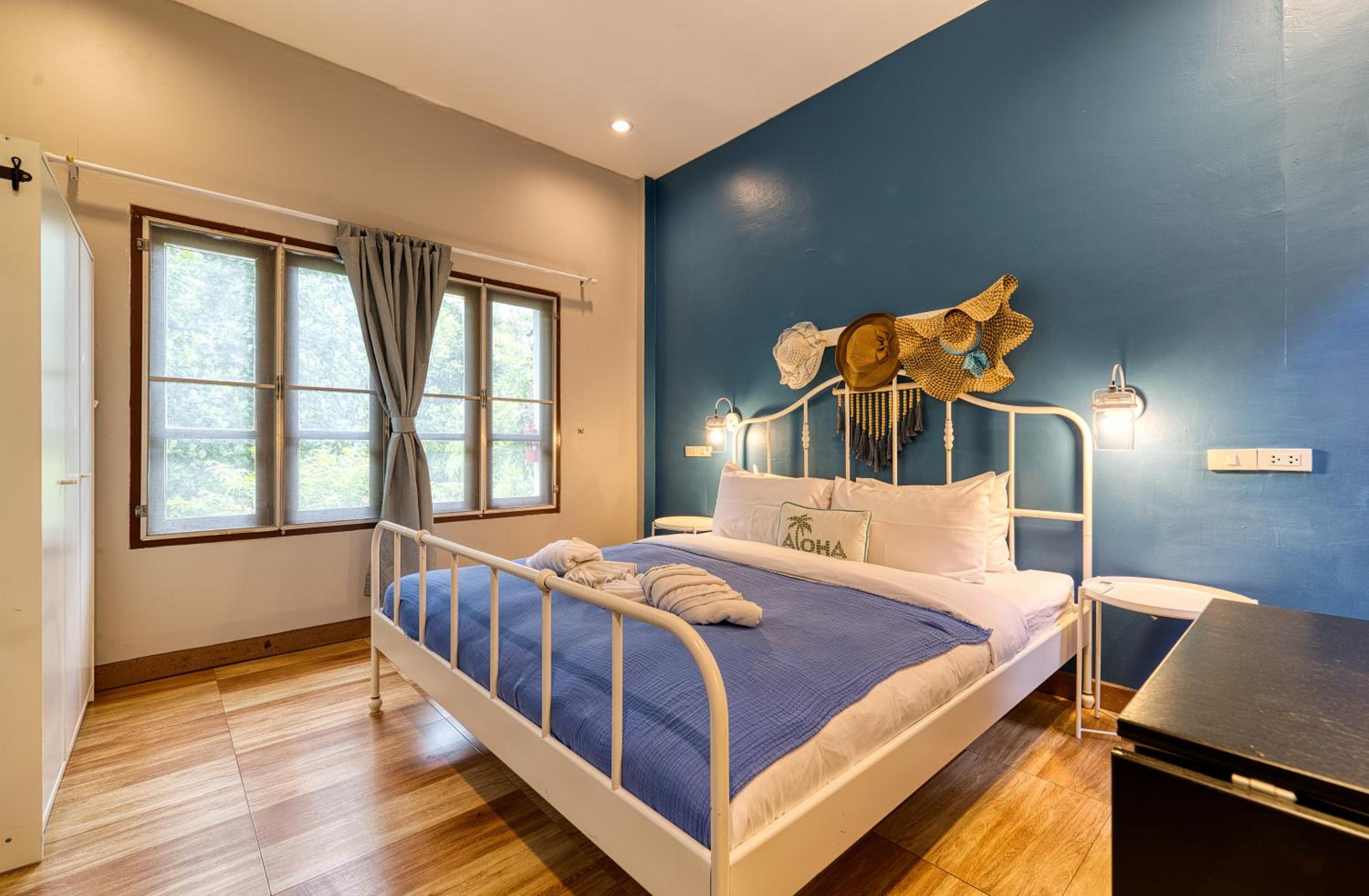 Two-Bedroom House - Photo 1
