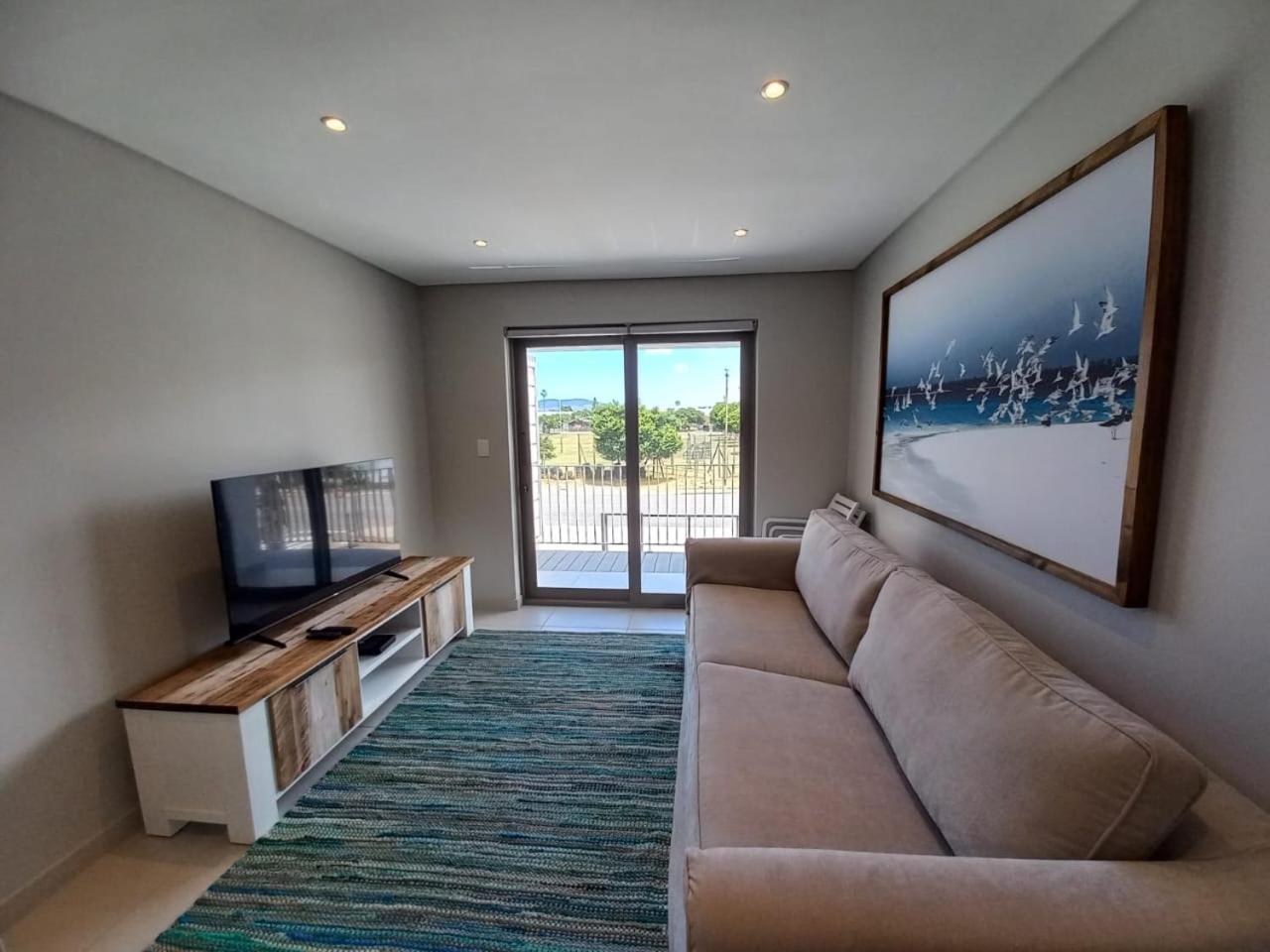 Apartment with Balcony photo 1