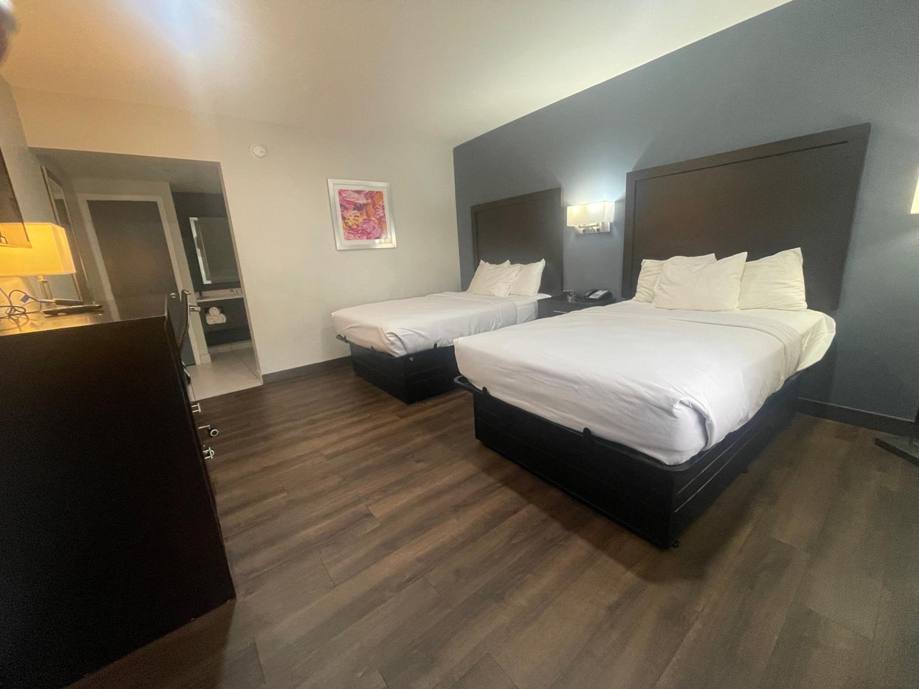 Standard Double Room with Two Double Beds - Non-Smoking - Photo 1