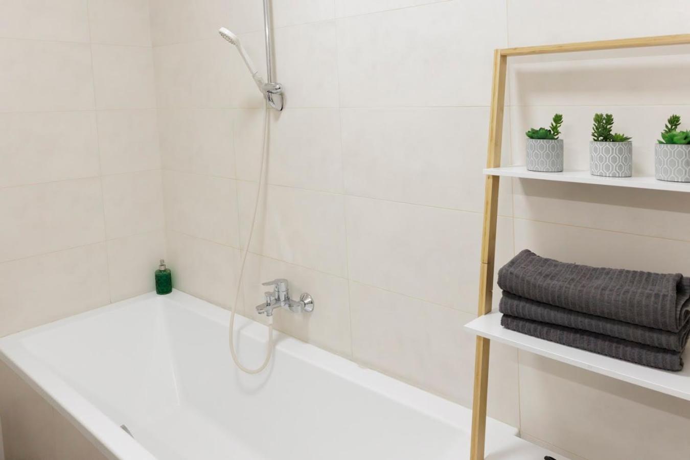 One-Bedroom Apartment - Photo 19