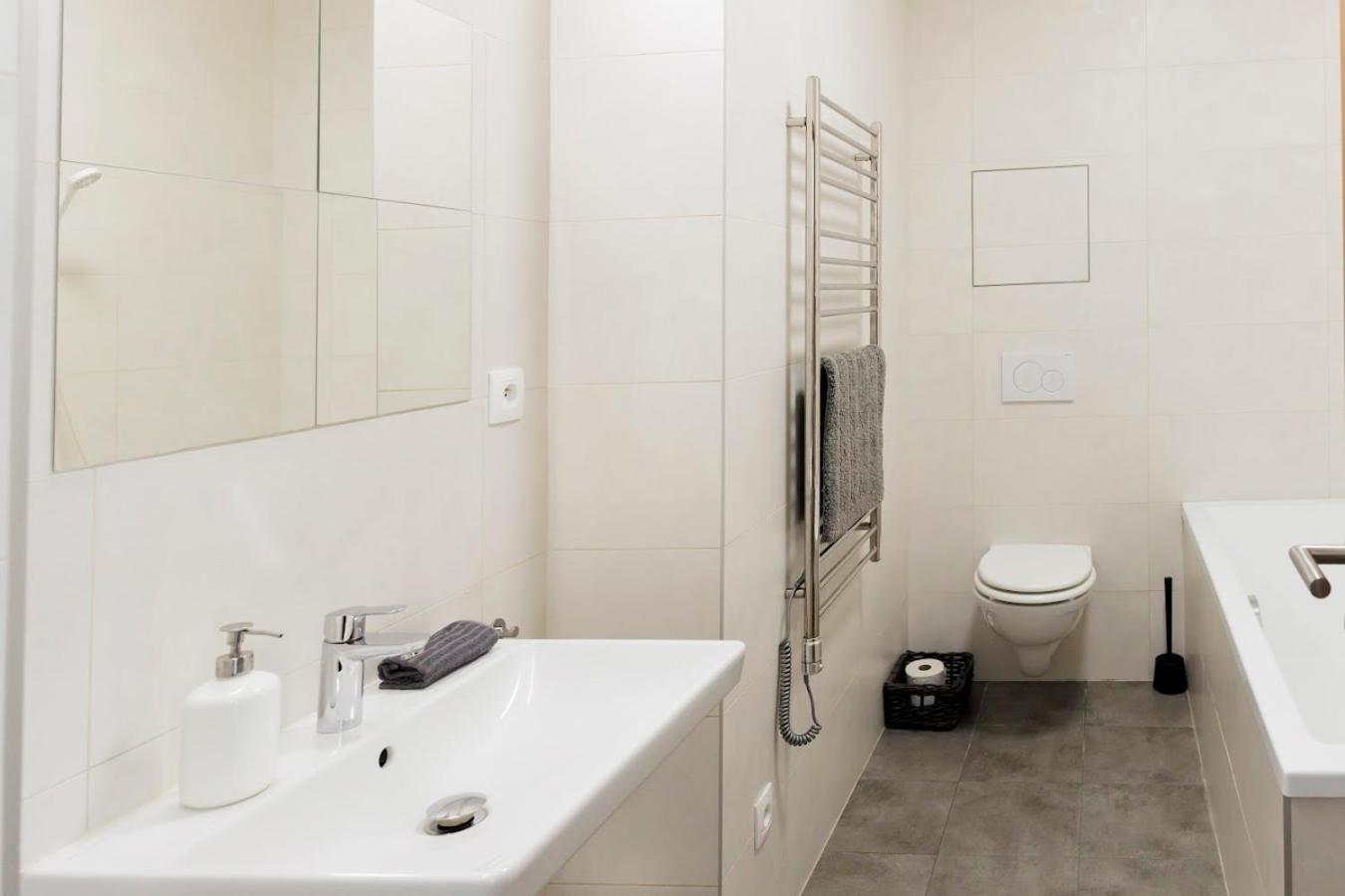 One-Bedroom Apartment - Photo 21