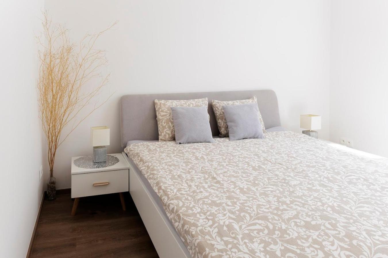 One-Bedroom Apartment - Photo 39