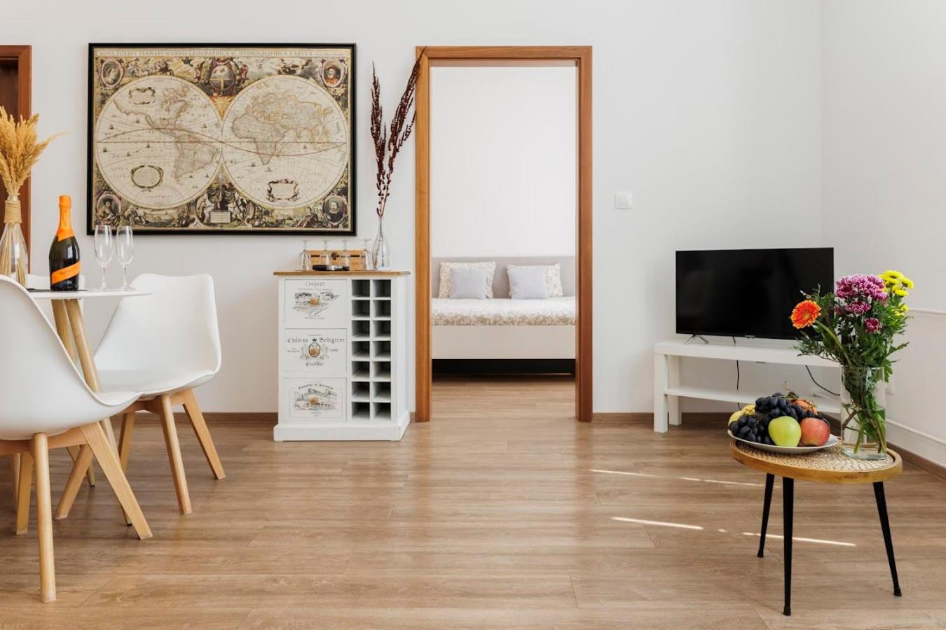 One-Bedroom Apartment - Photo 1