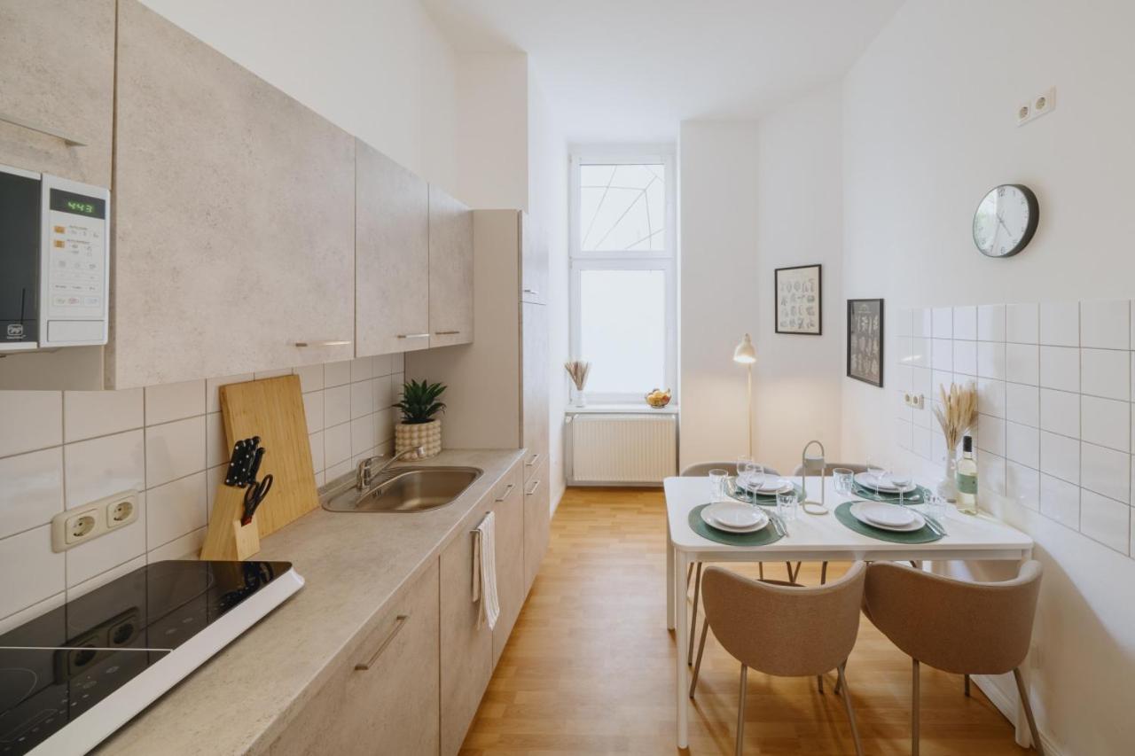 Two-Bedroom Deluxe Apartment photo 2