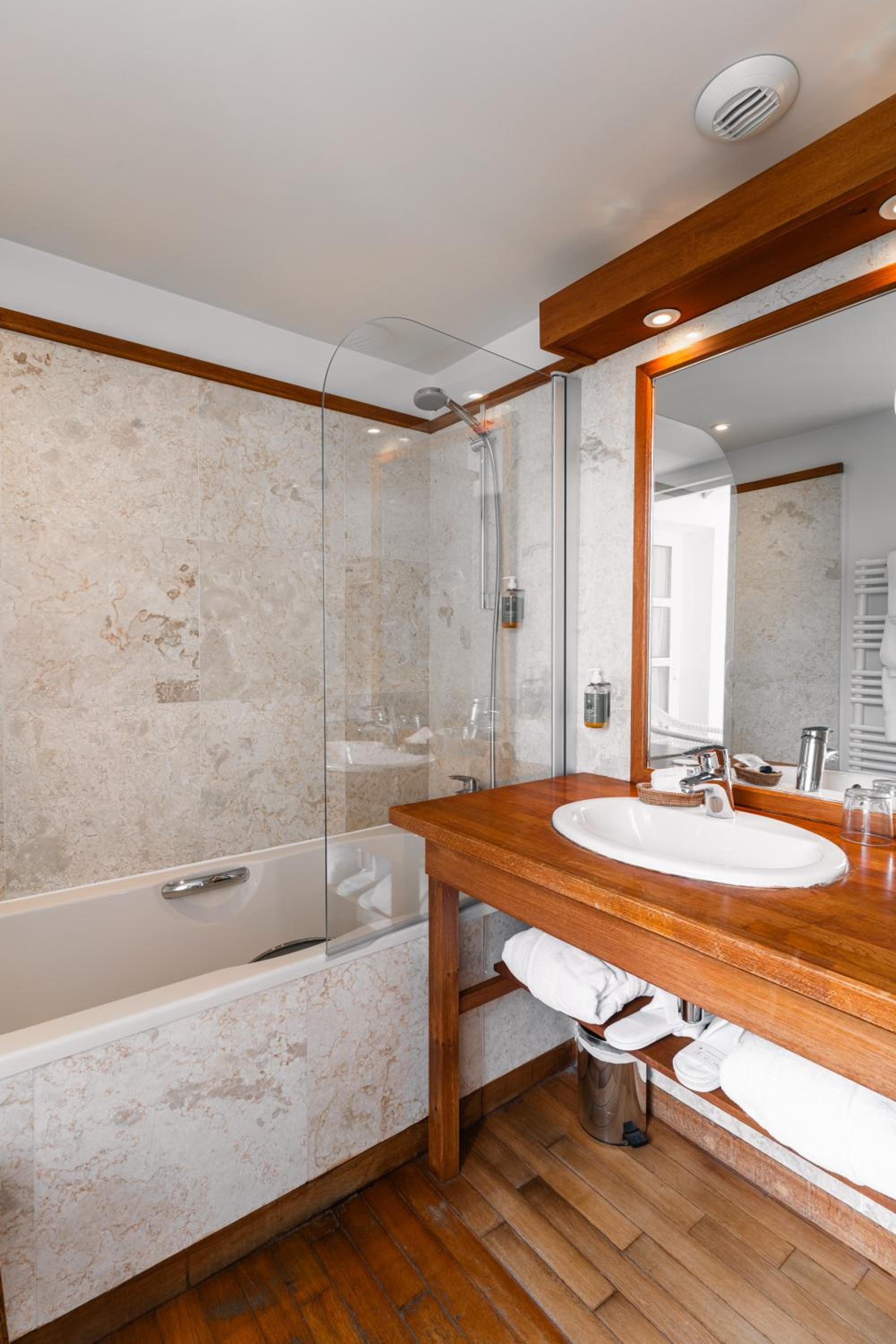 Prestige Double Room with Private Garden - Photo 5