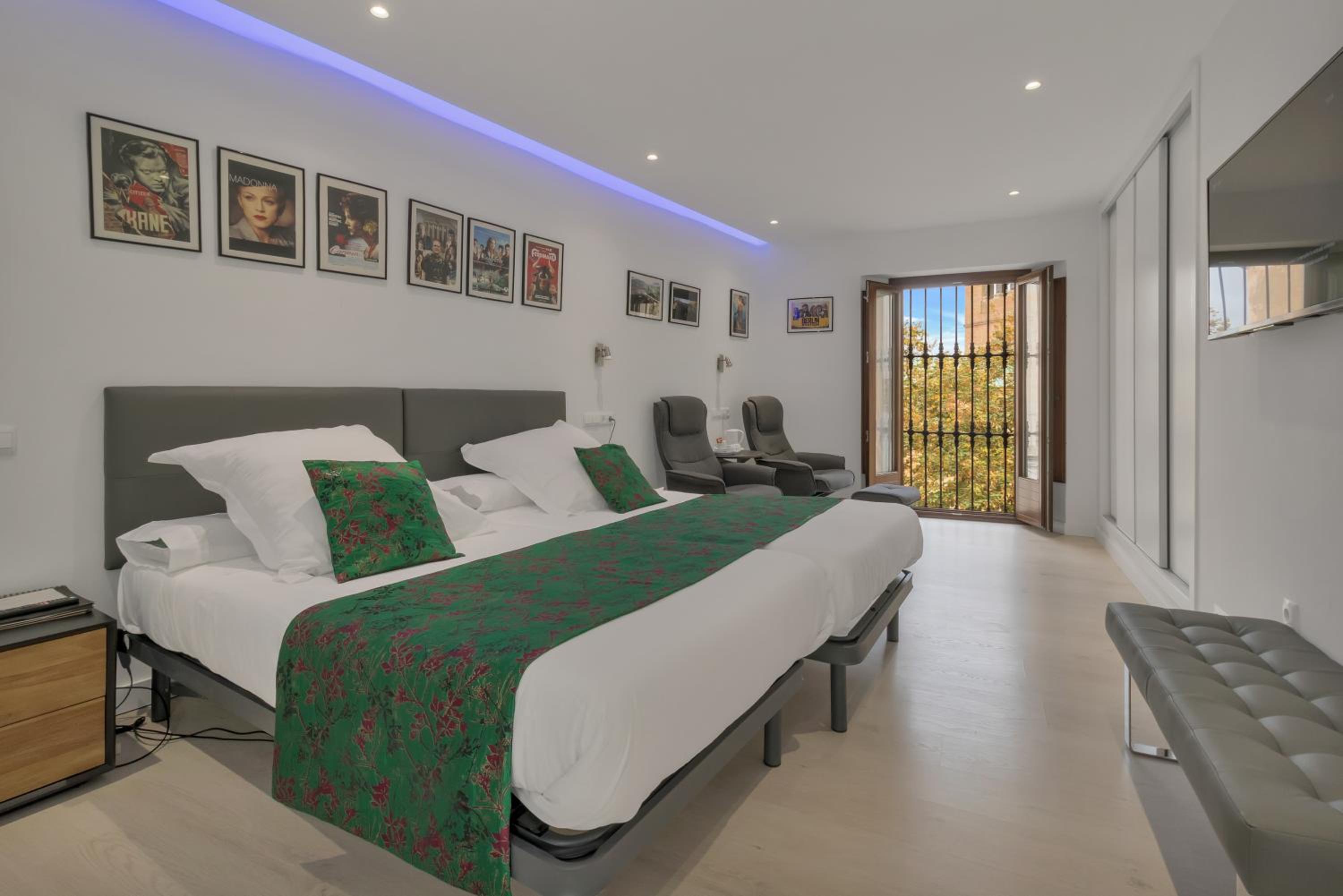 Deluxe Suite With Spa Bath