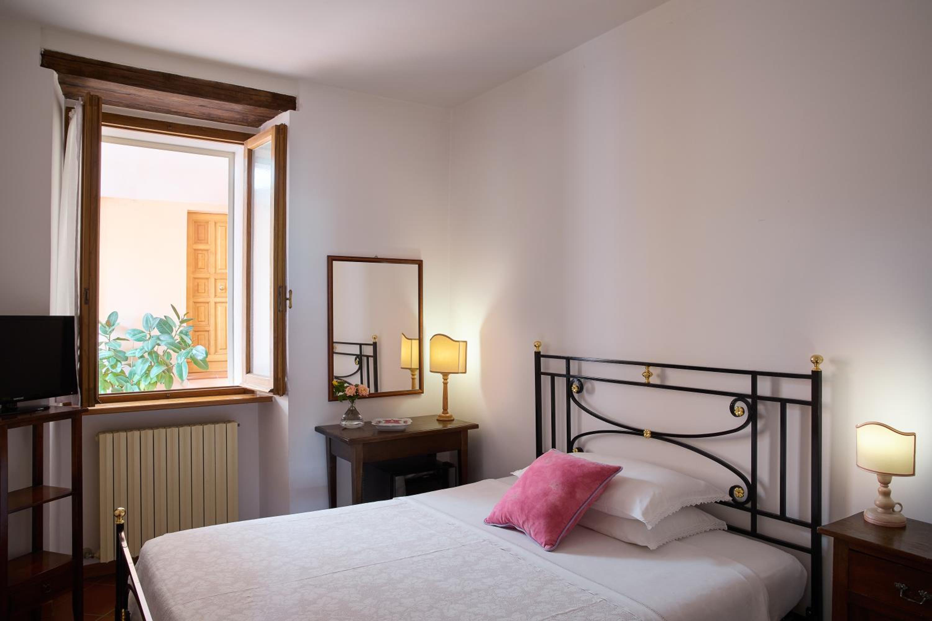 Small Double Room photo 2