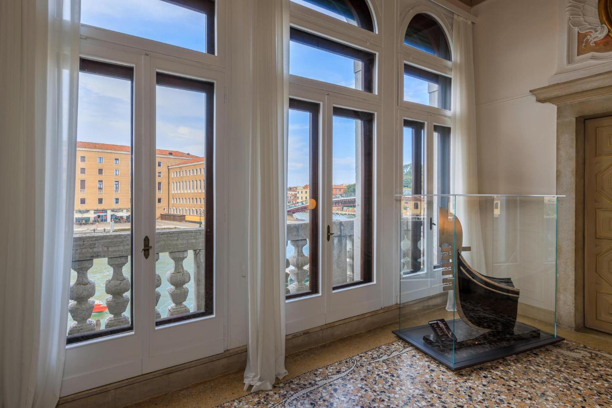 Apartment With Balcony photo 2