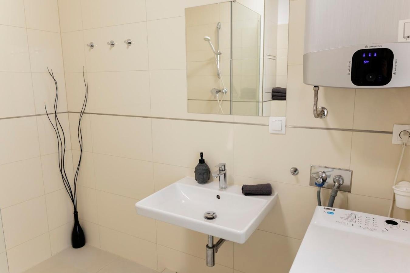 One-Bedroom Apartment - Photo 24