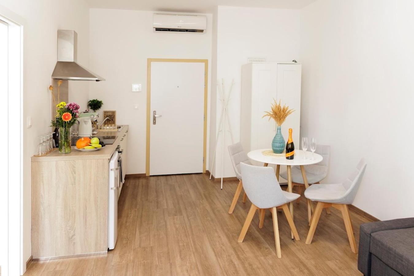 One-Bedroom Apartment - Photo 38