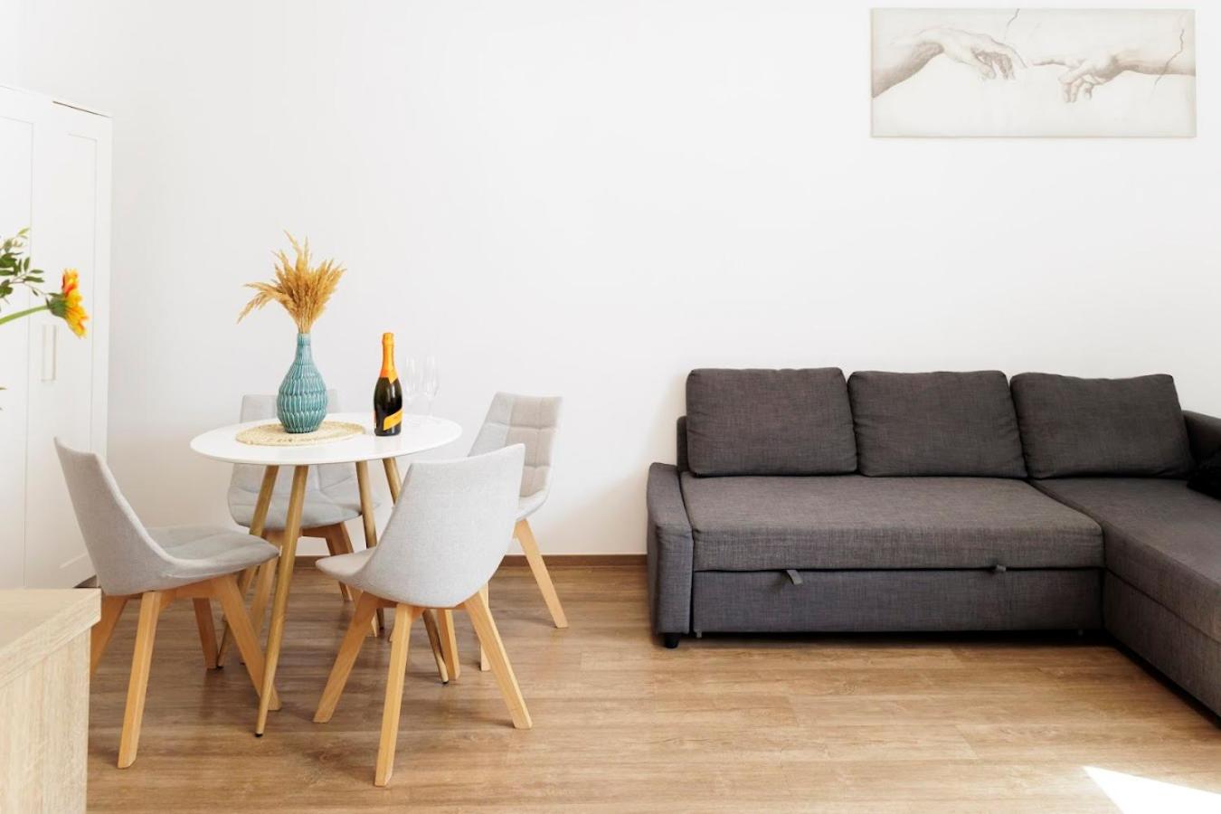 One-Bedroom Apartment - Photo 37