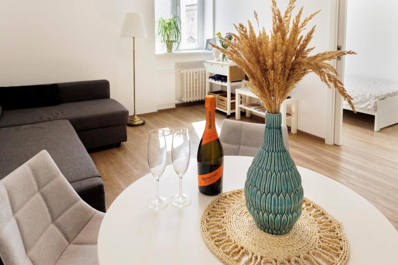One-Bedroom Apartment - Photo 1