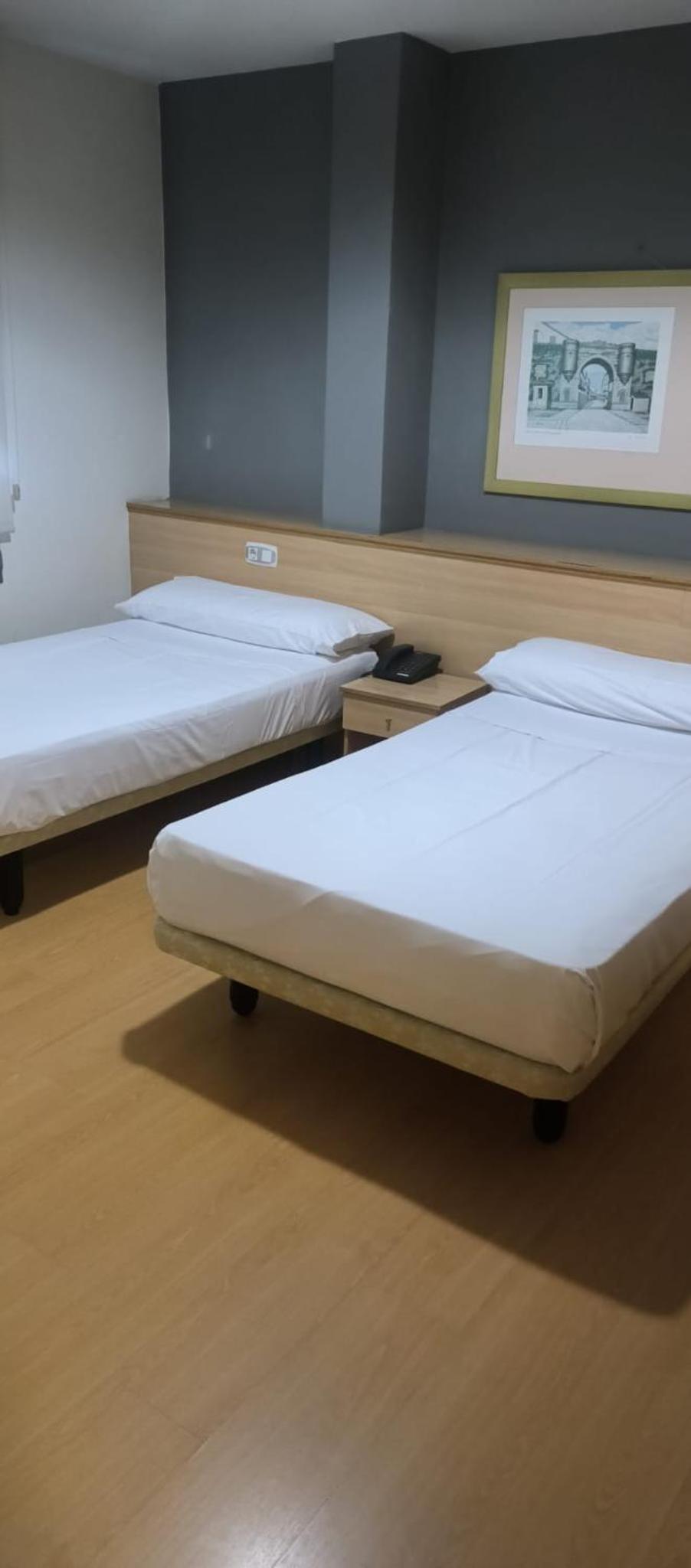 Twin Room - Photo 1