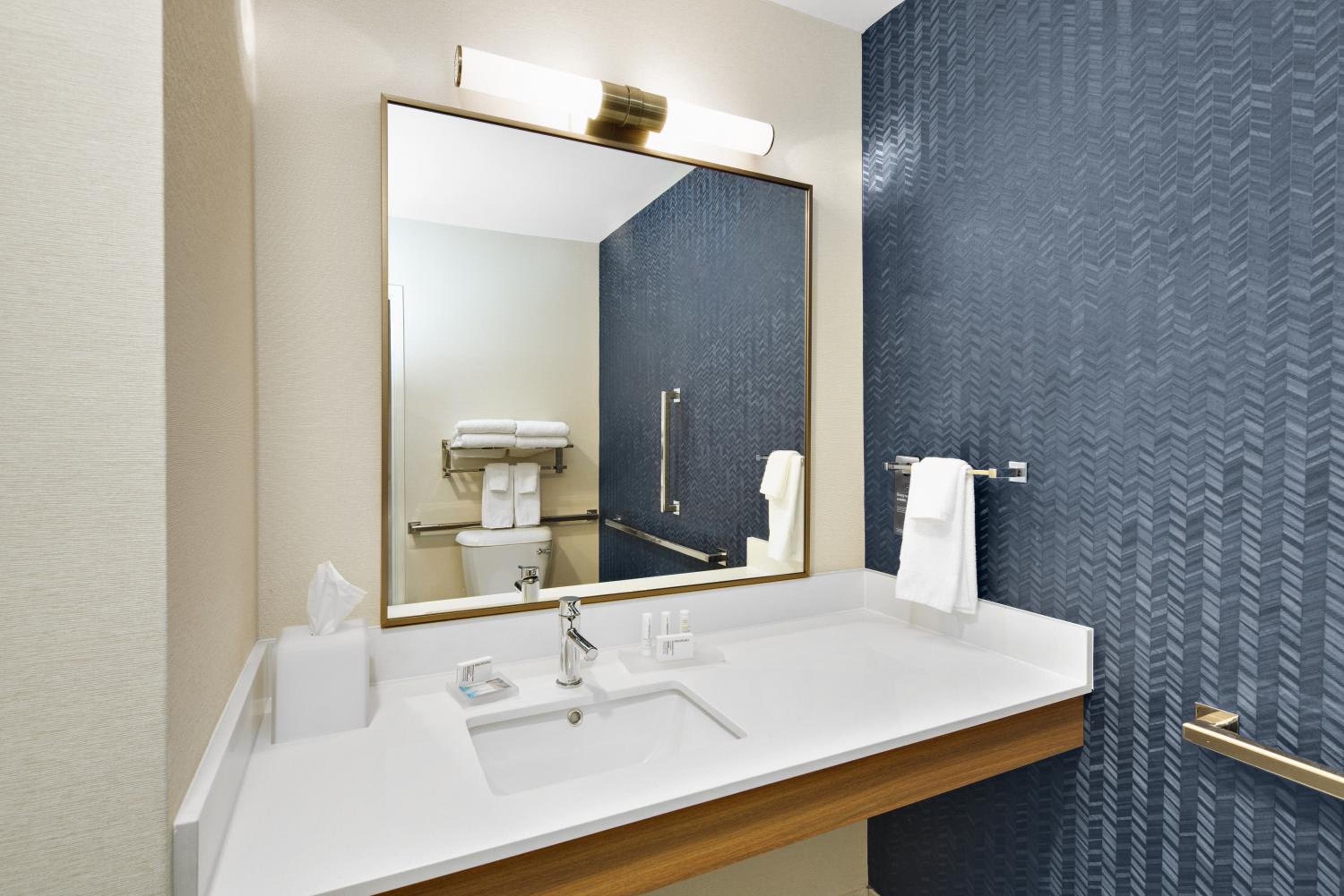 Guest Room, 1 King - Photo 5
