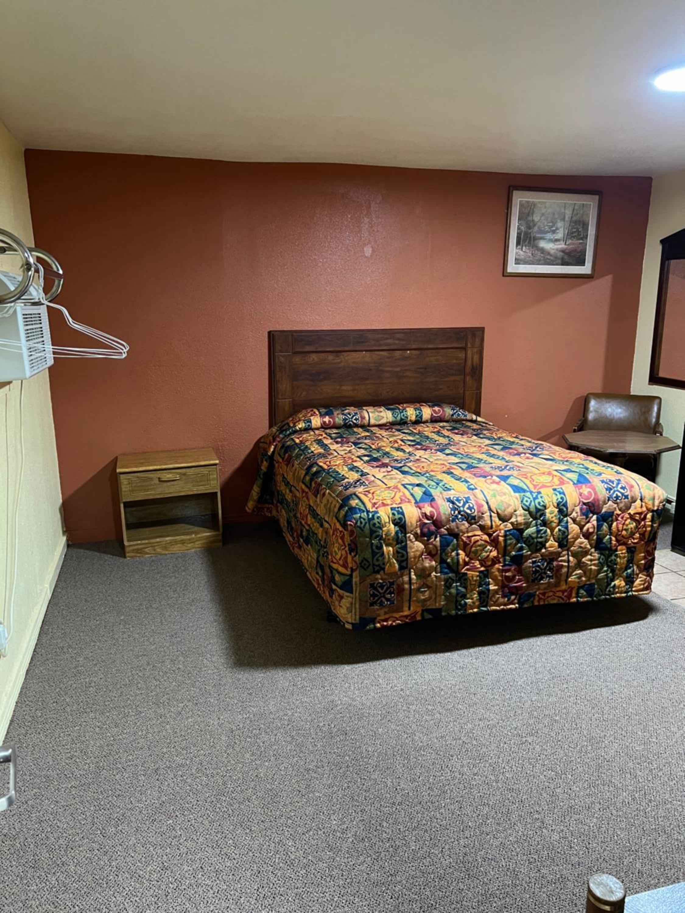 Queen Room photo 1