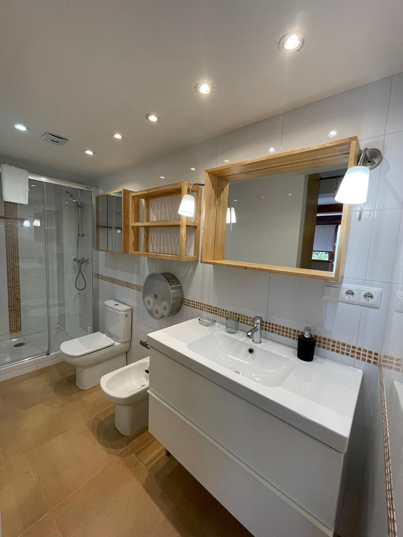 Deluxe Two-Bedroom Apartment with Garden View photo 3