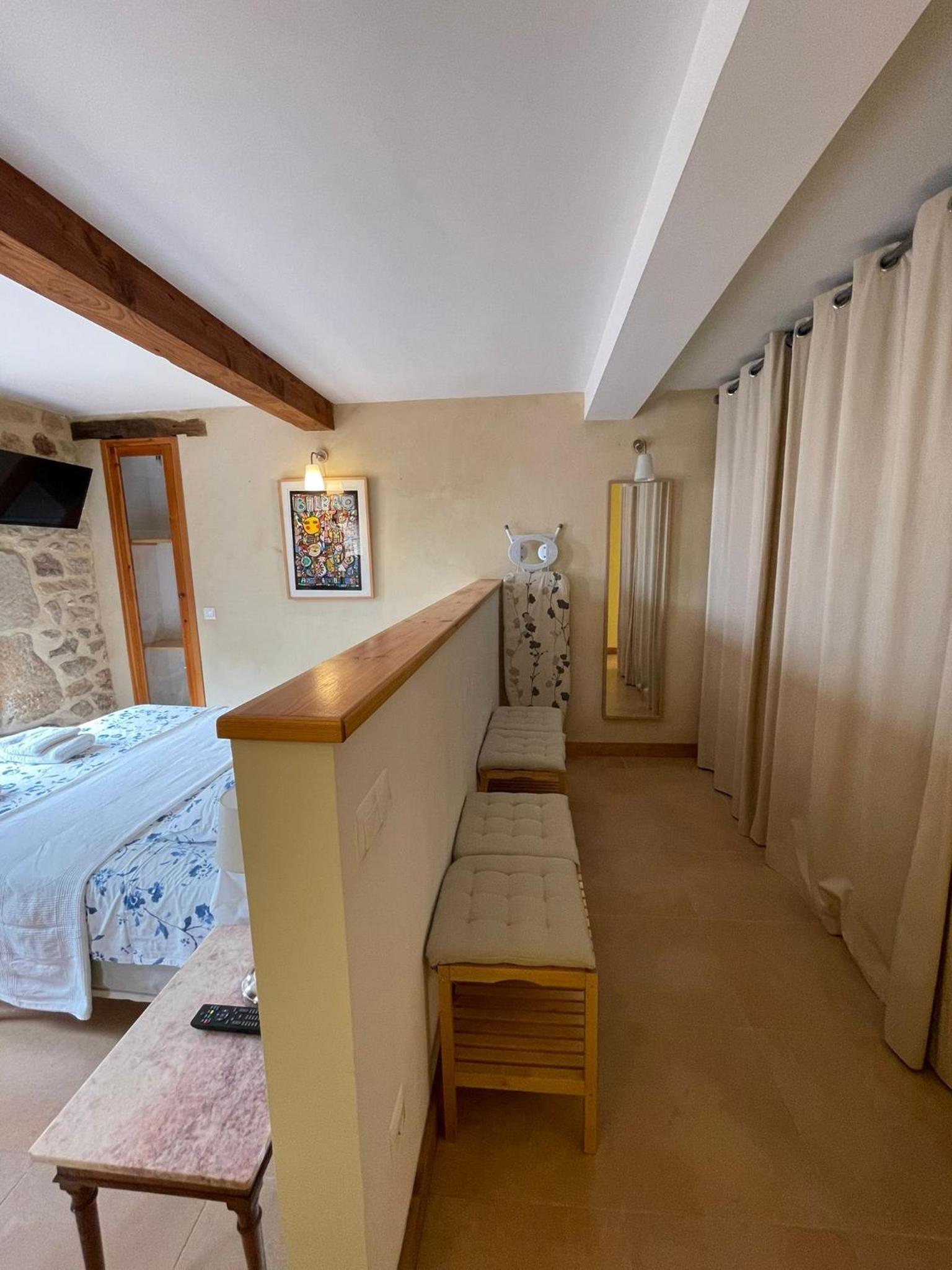 Deluxe Two-Bedroom Apartment with Garden View photo 2