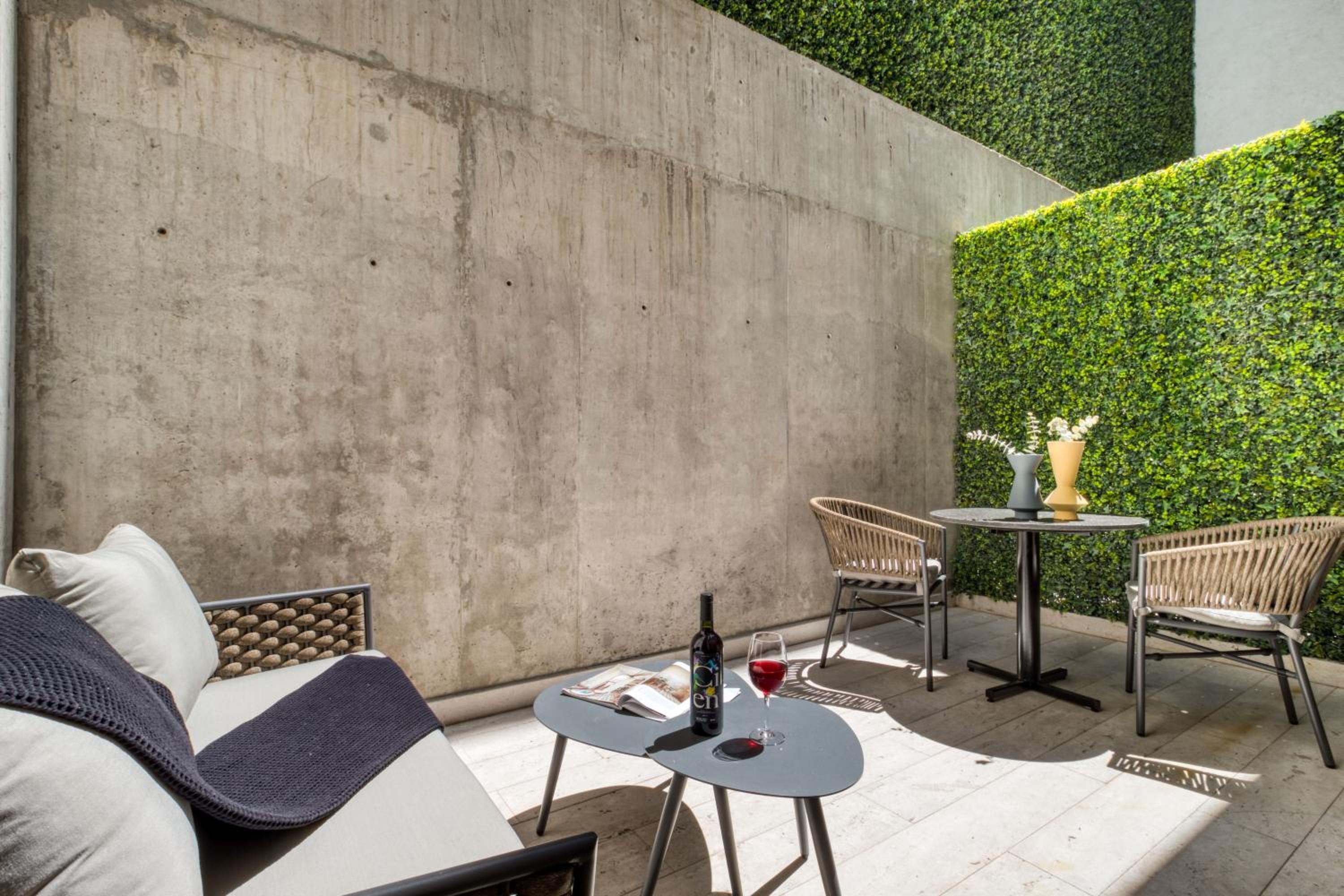 Studio with a Private Terrace - Photo 2