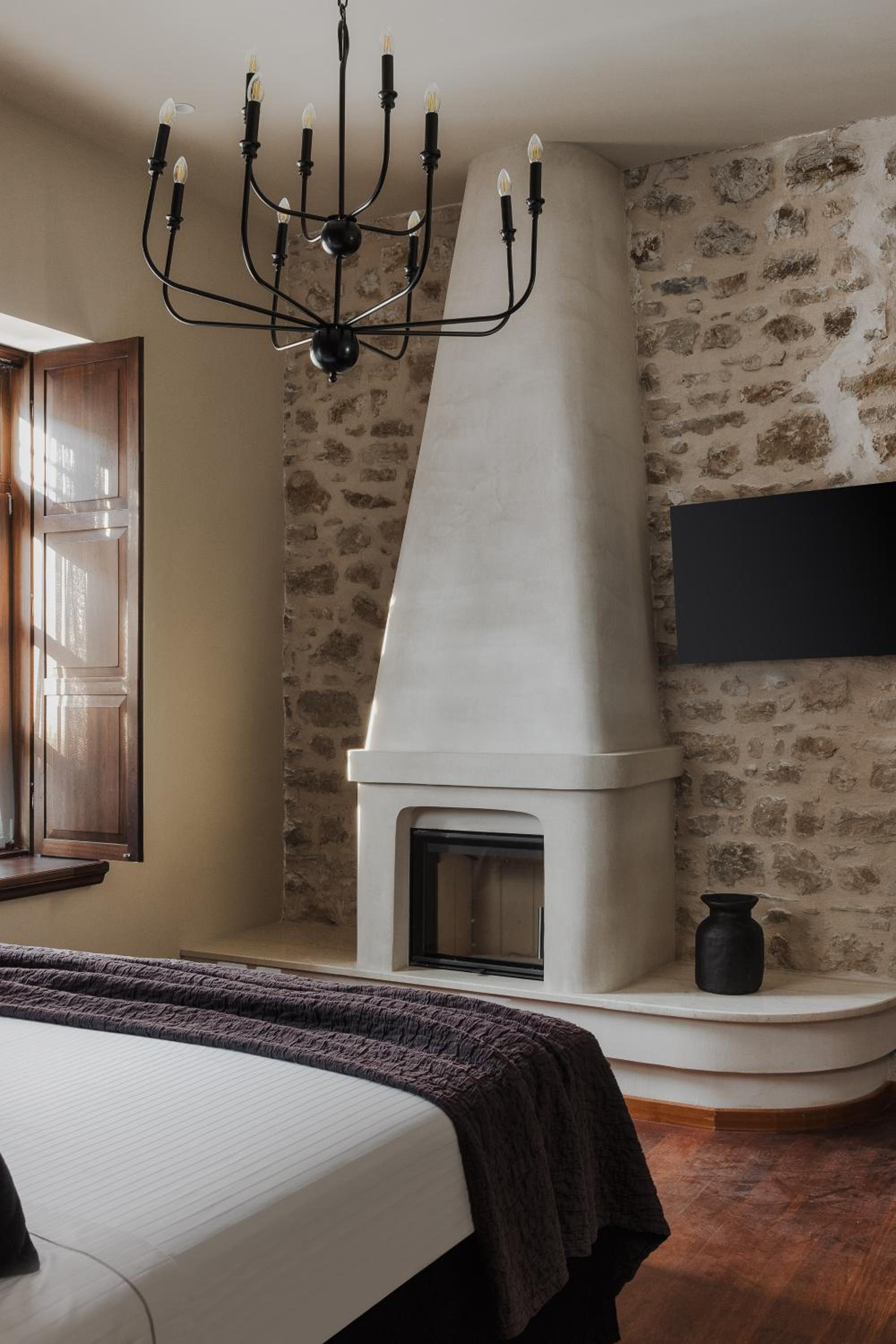 Treasure Room with Bathtub & Fireplace