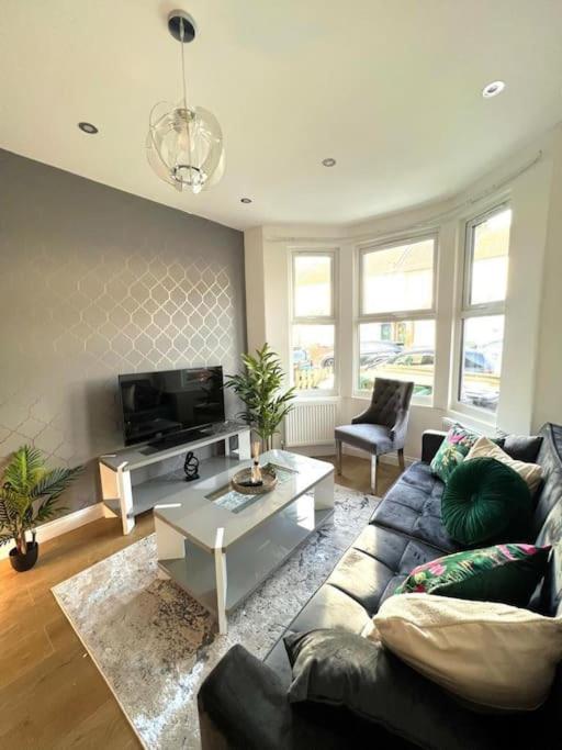 Three-Bedroom House photo 3
