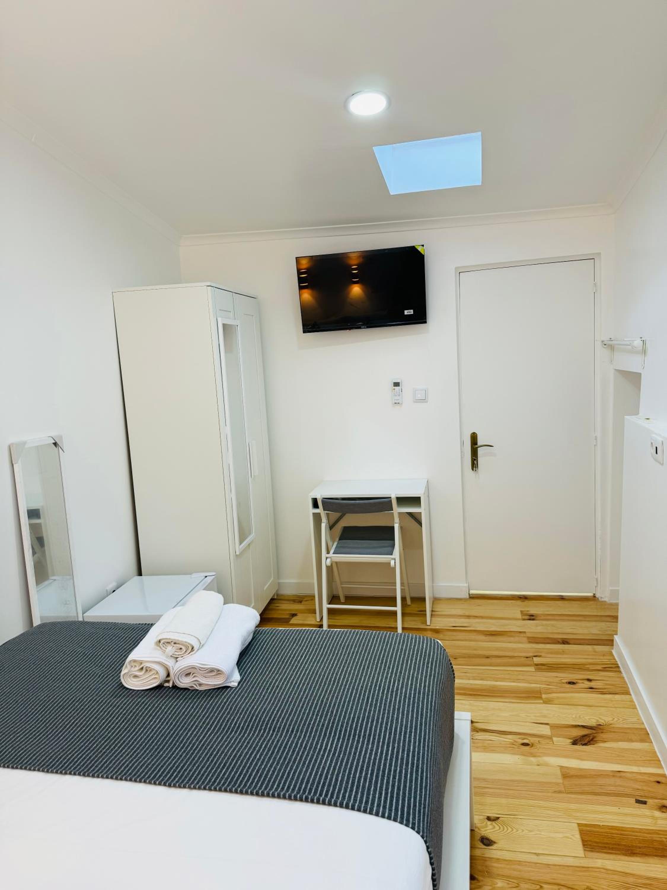 Double Room with Private Bathroom photo 2