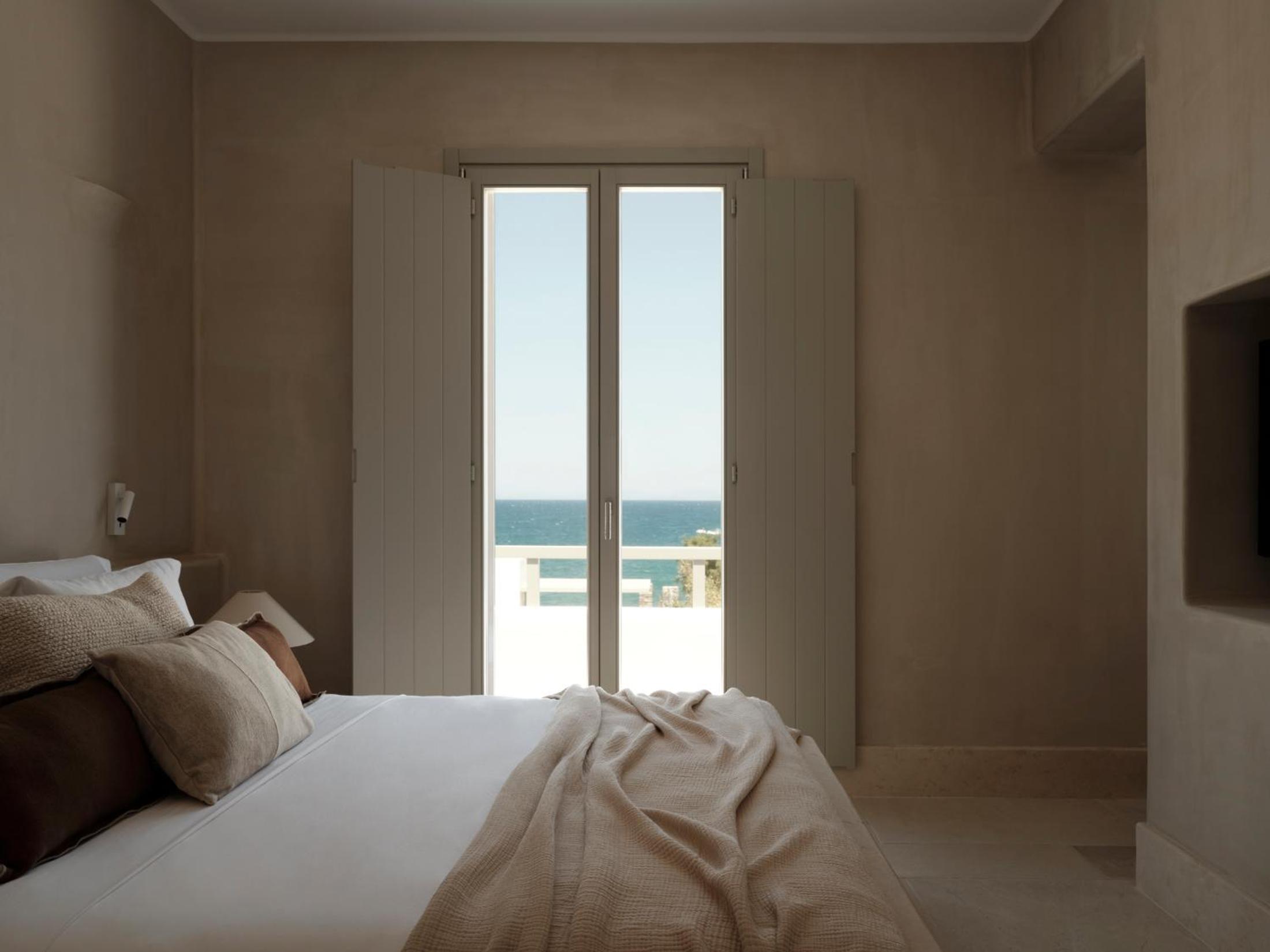 Deluxe Suite with Sea View photo 3