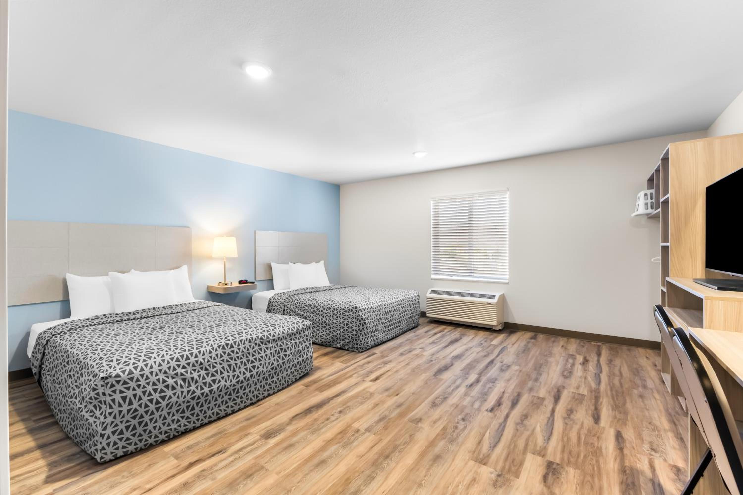Queen Suite with Two Queen Beds - Non Smoking - Photo 1