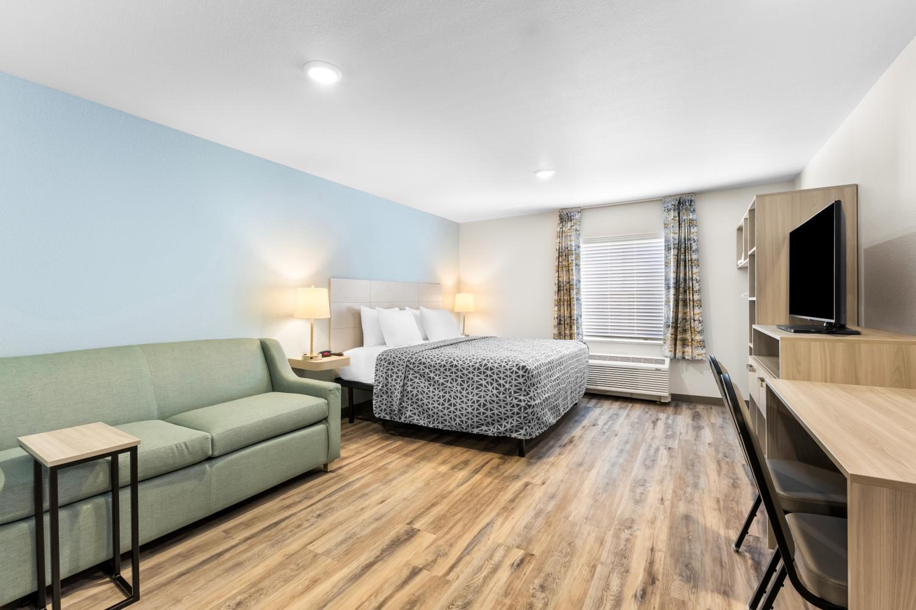 King Suite with Sofa Bed - Non Smoking - Photo 1