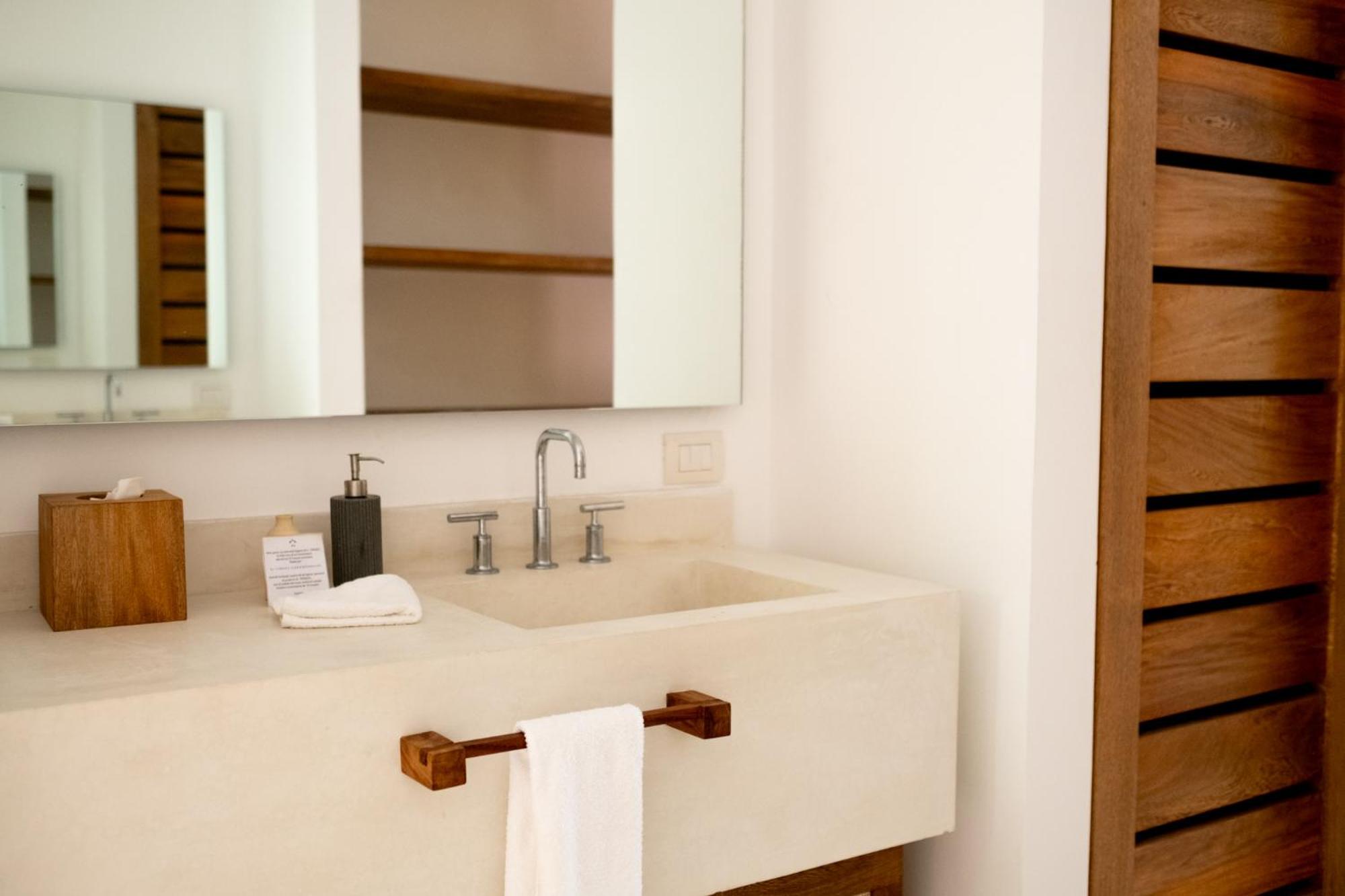 Deluxe Junior Suite photo 3