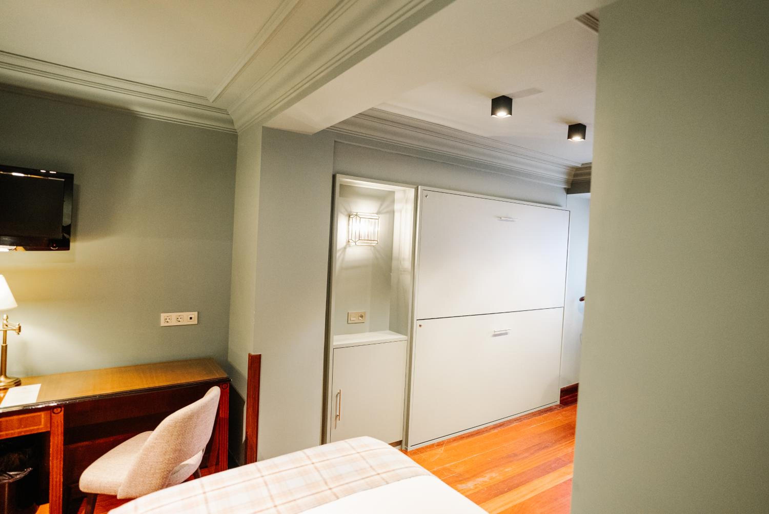 Standard Twin Room - Photo 2
