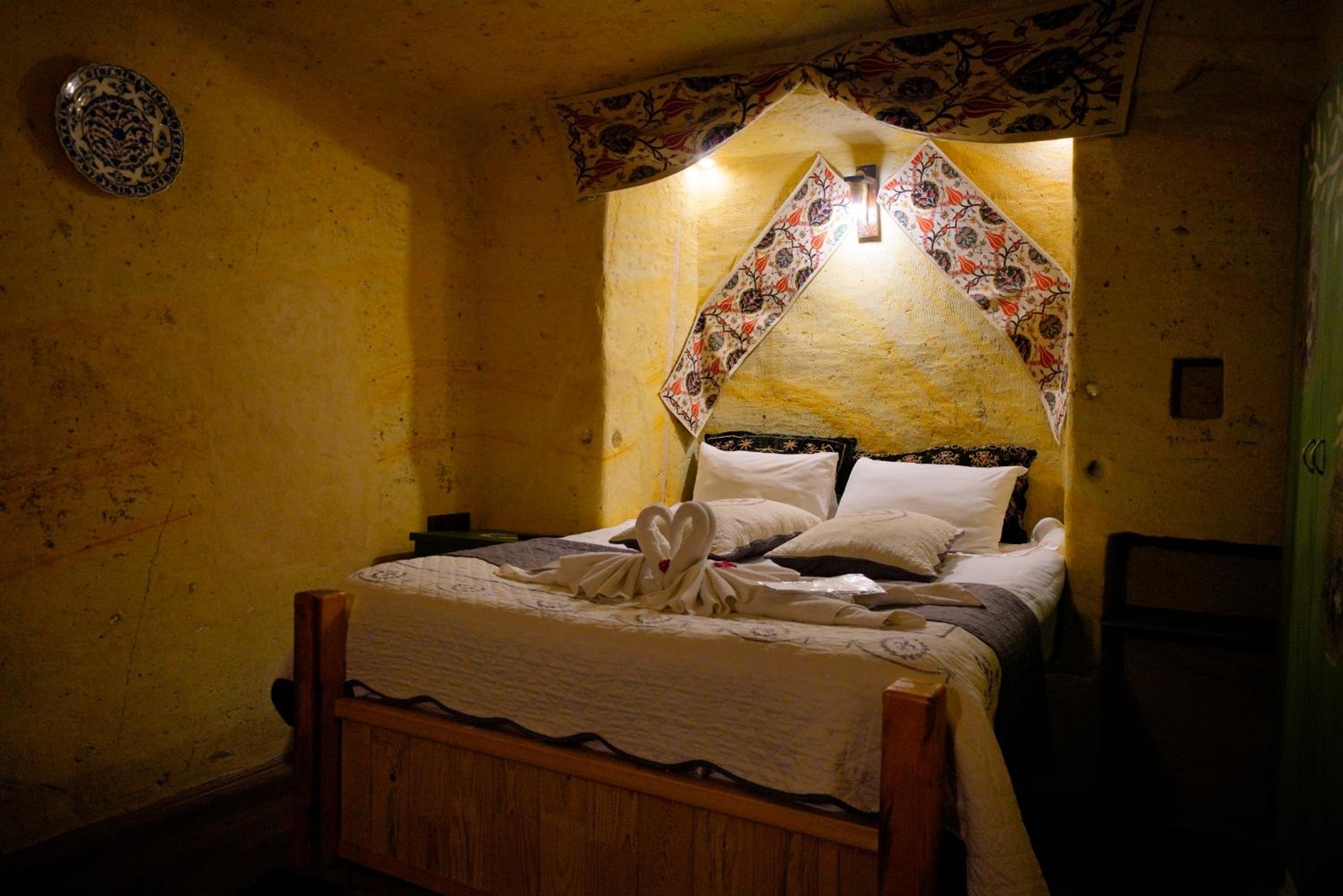 Double Cave Room with Fireplace