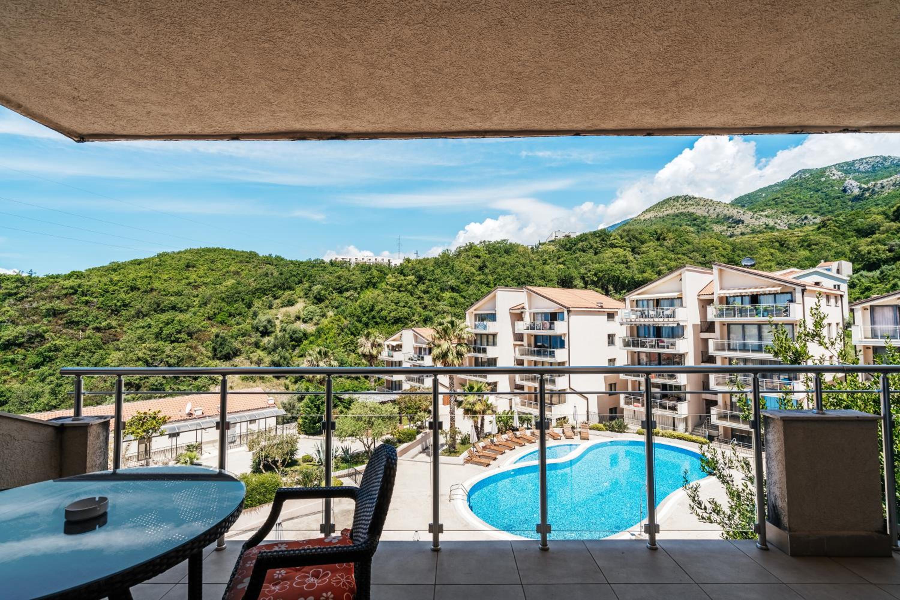 Apartment With Sea View photo 2