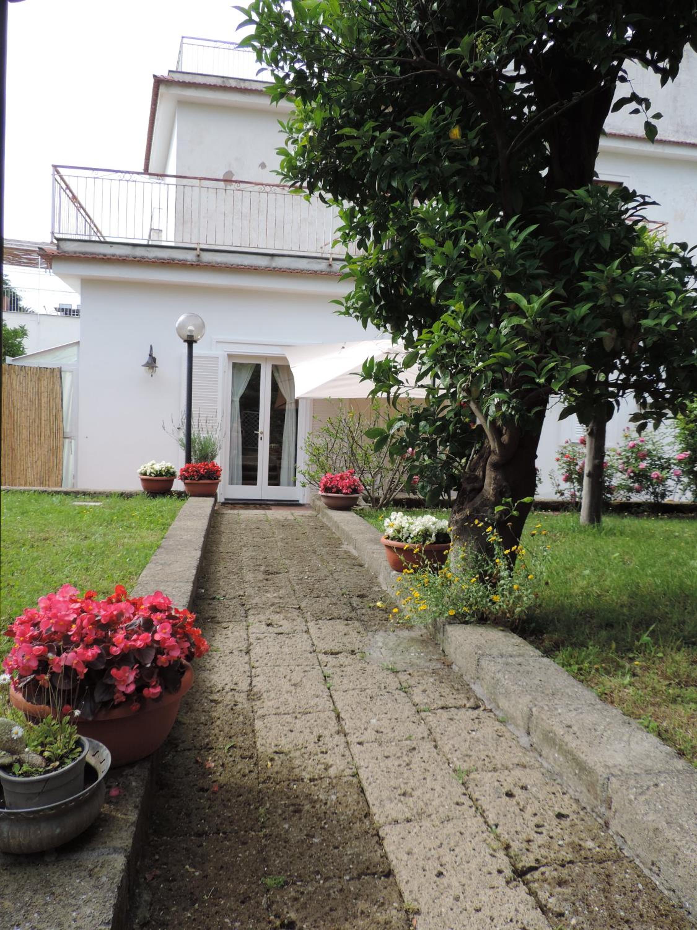 Apartment with Garden View - Photo 3
