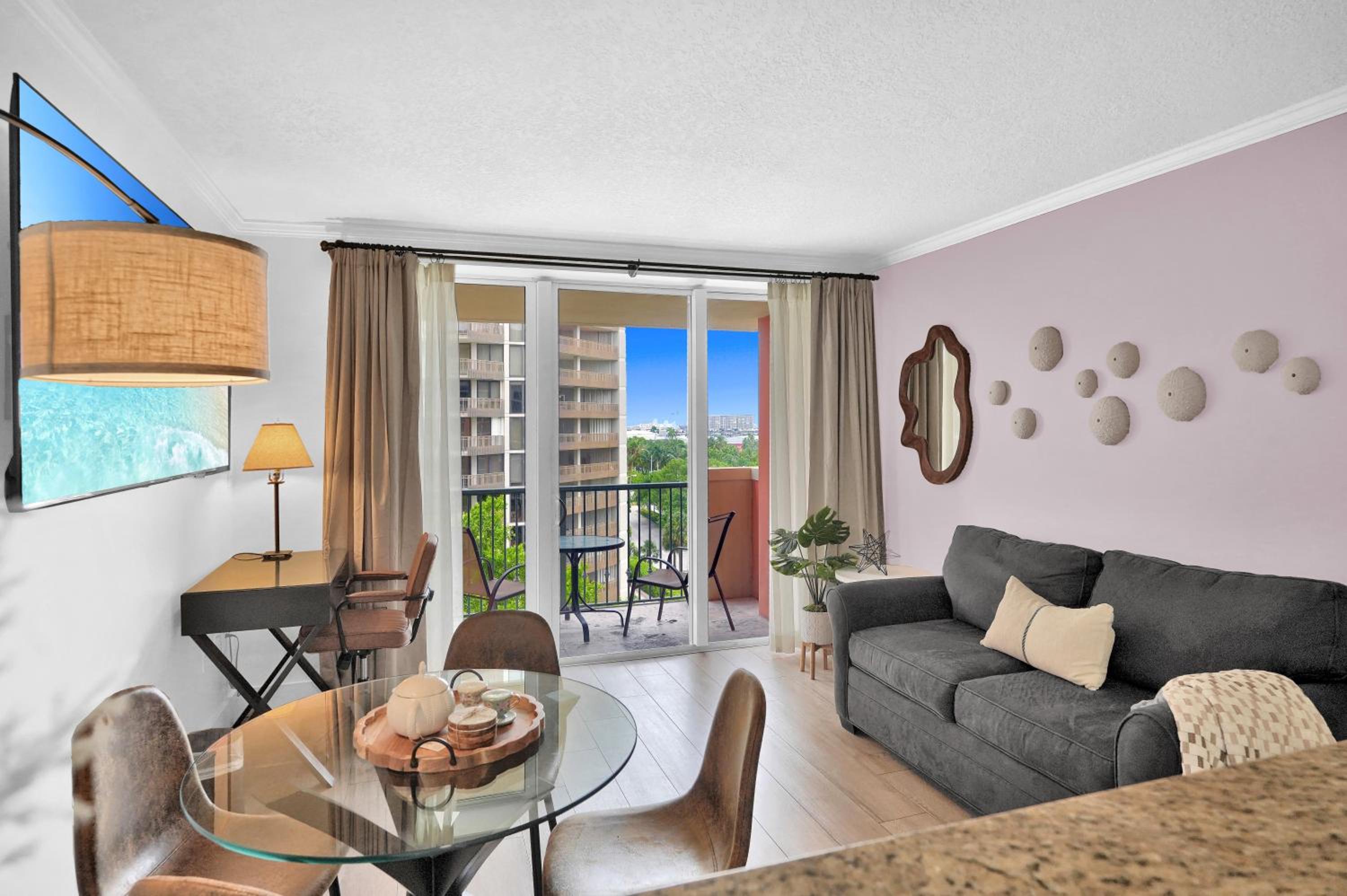 Apartment with Balcony photo 1