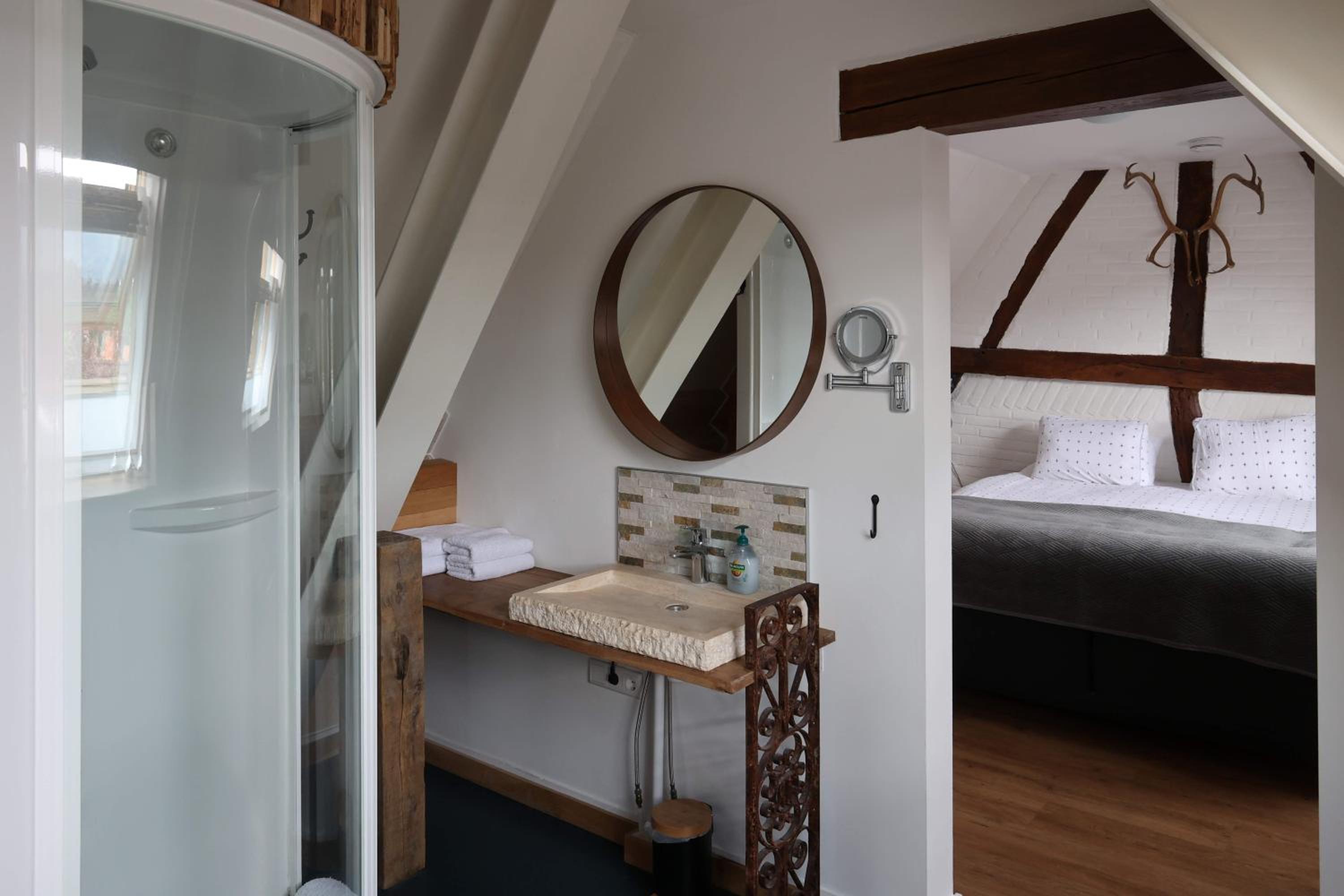 One-Bedroom Apartment - Photo 17
