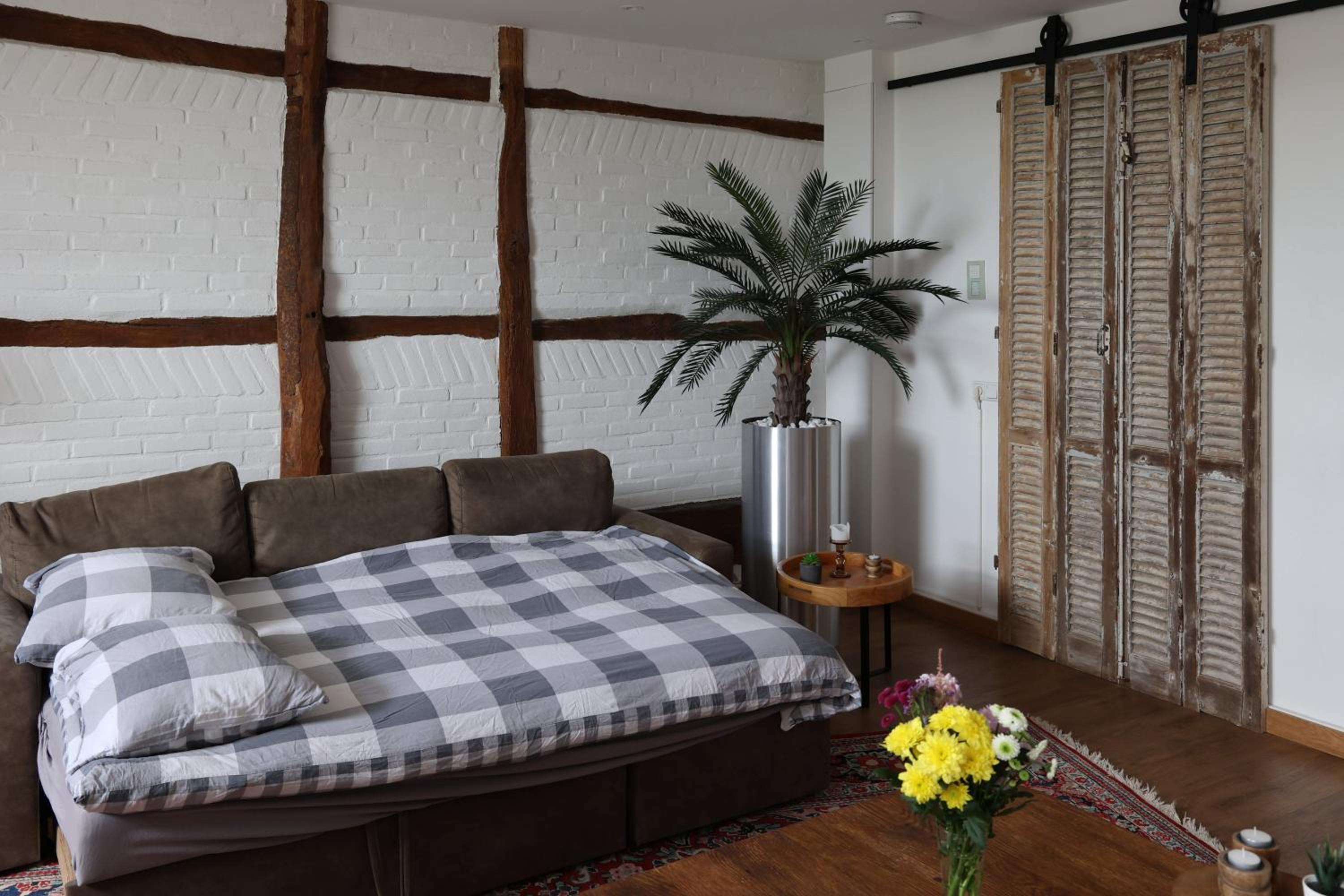 One-Bedroom Apartment - Photo 3