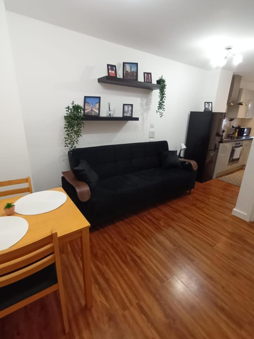 One-Bedroom Apartment photo 1