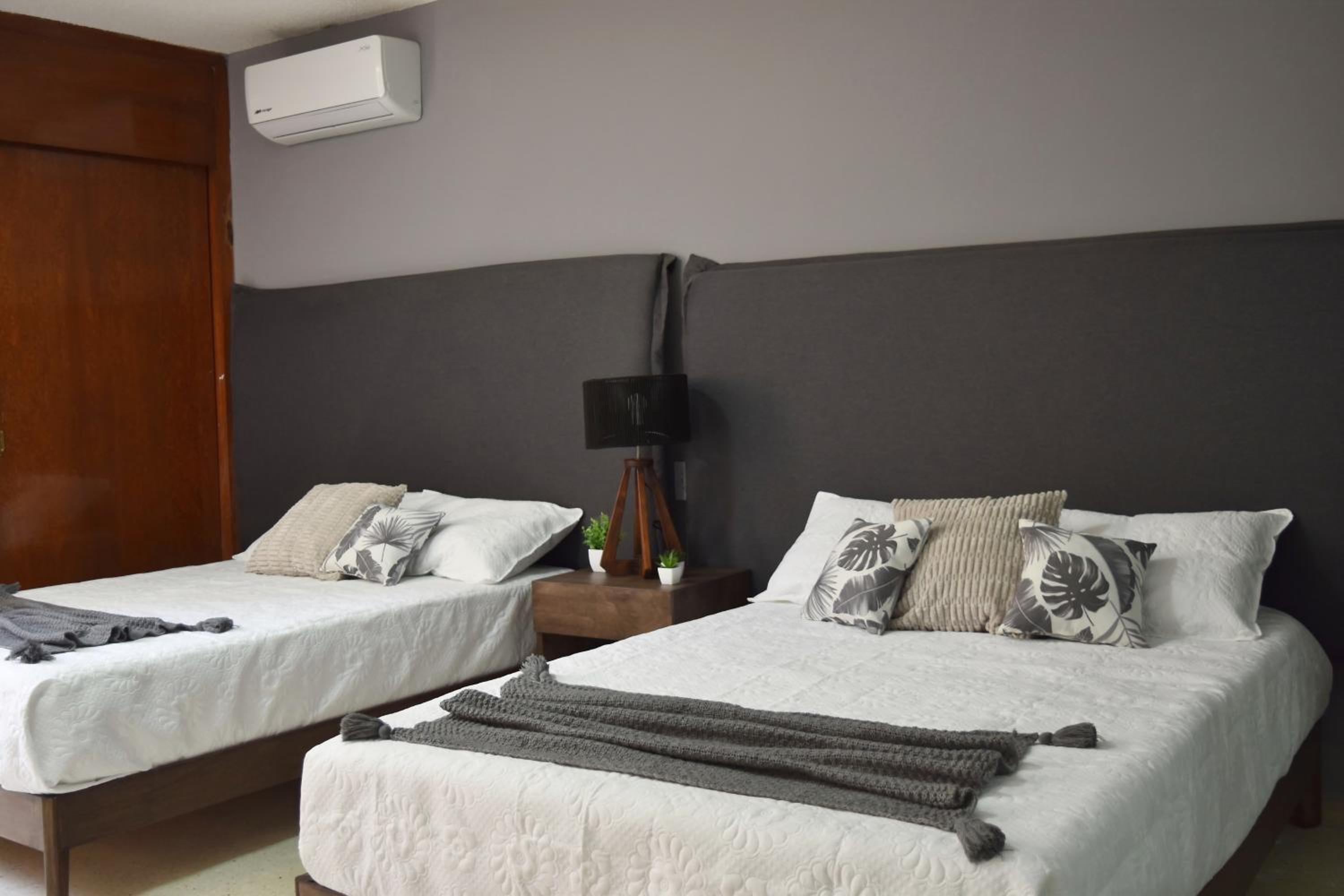 One-Bedroom Apartment with City View photo 1