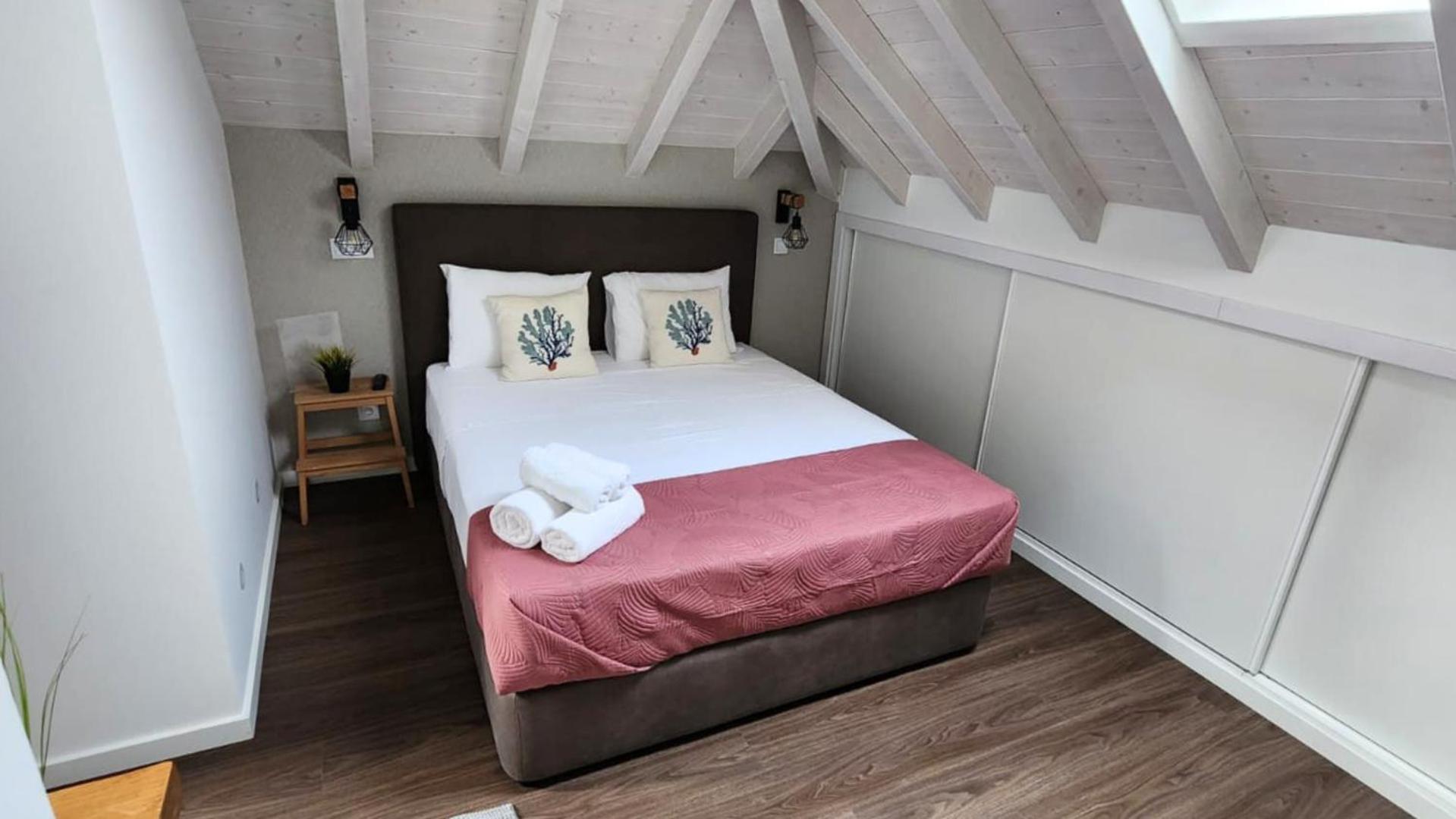Double Room with Private Bathroom - Photo 6