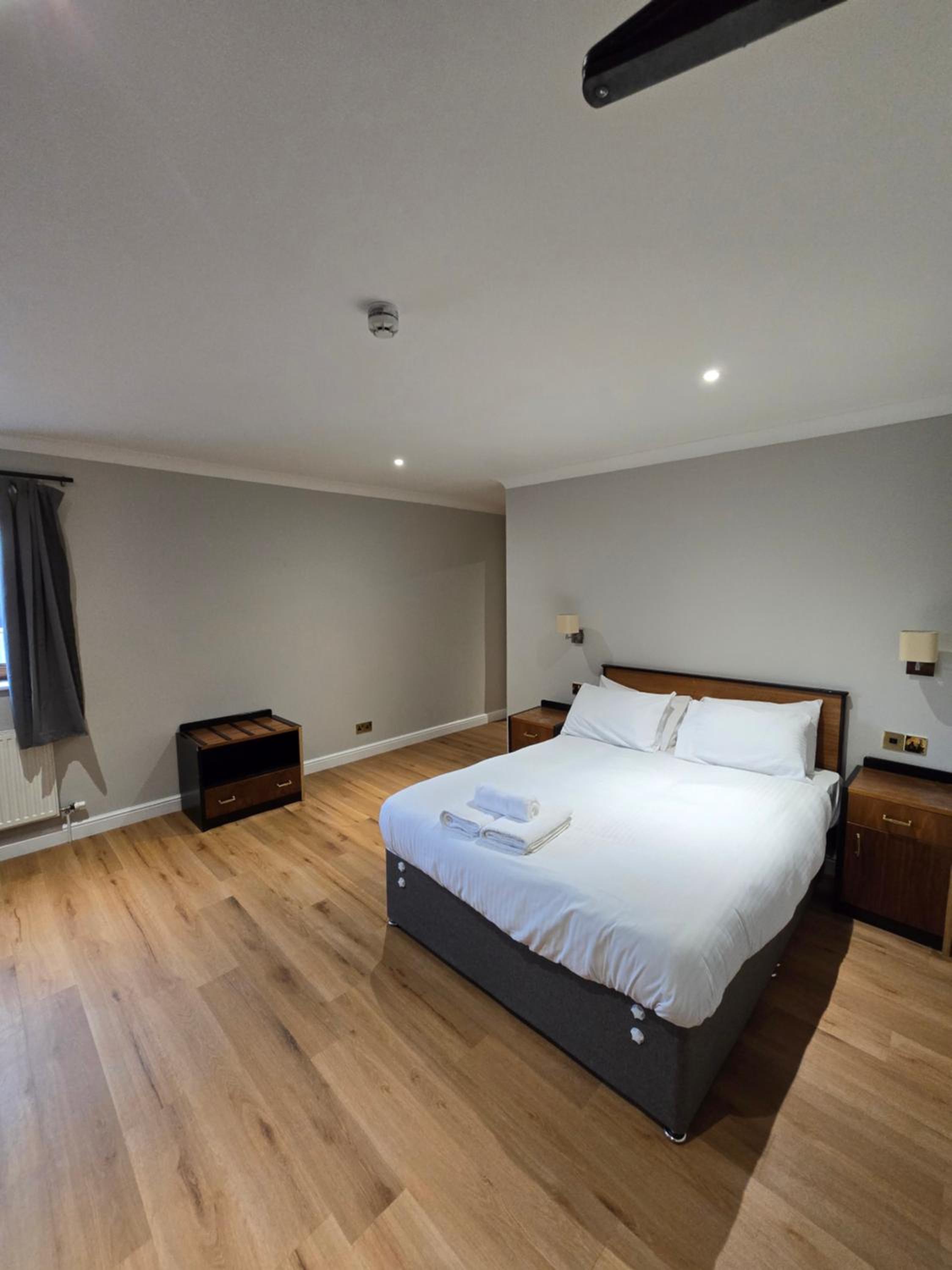 Efficiency Room With One Double Bed - Non-Smoking photo 3