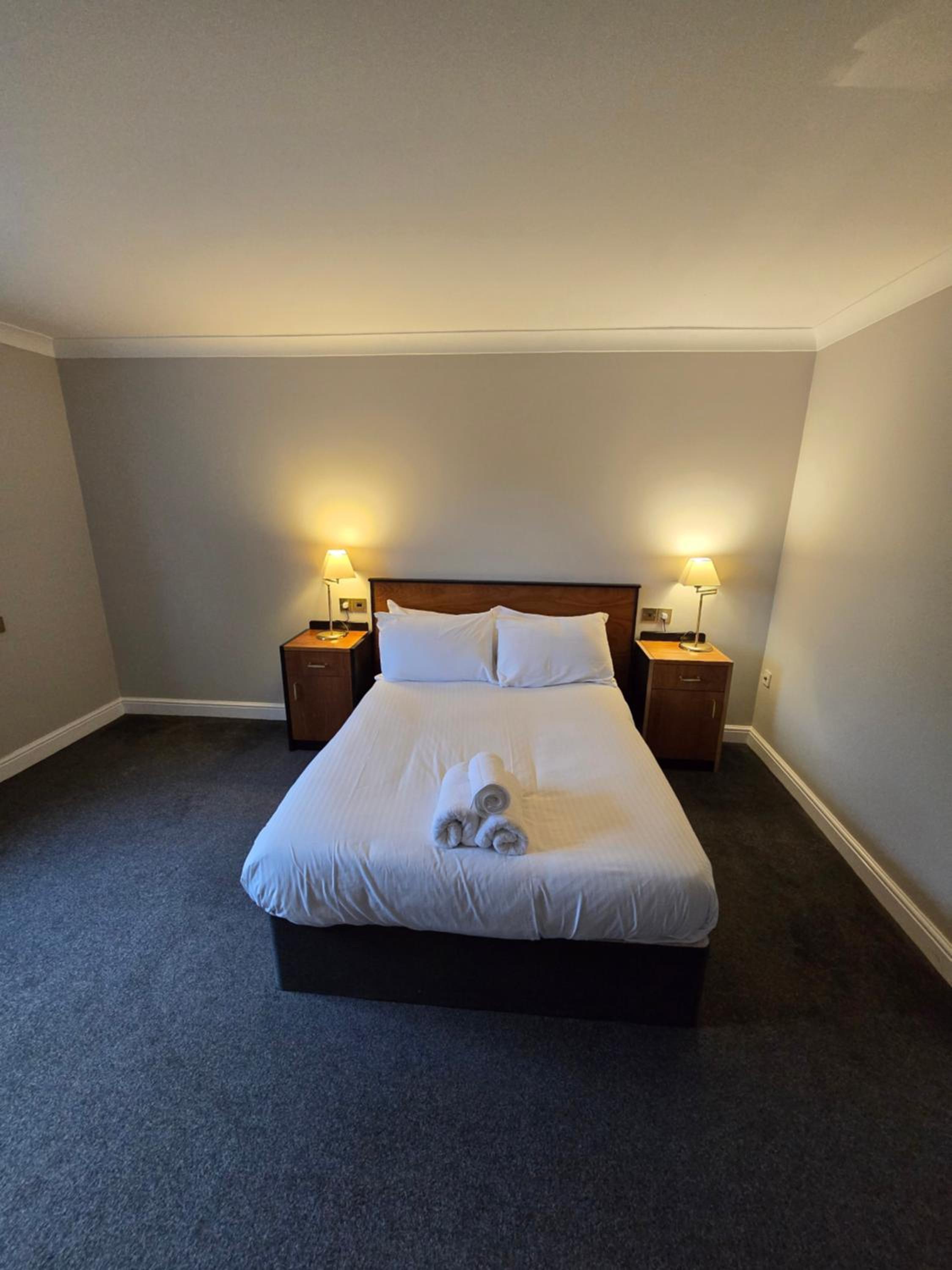 Suite With Mobility Access And Roll-In Shower - Non-Smoking photo 3