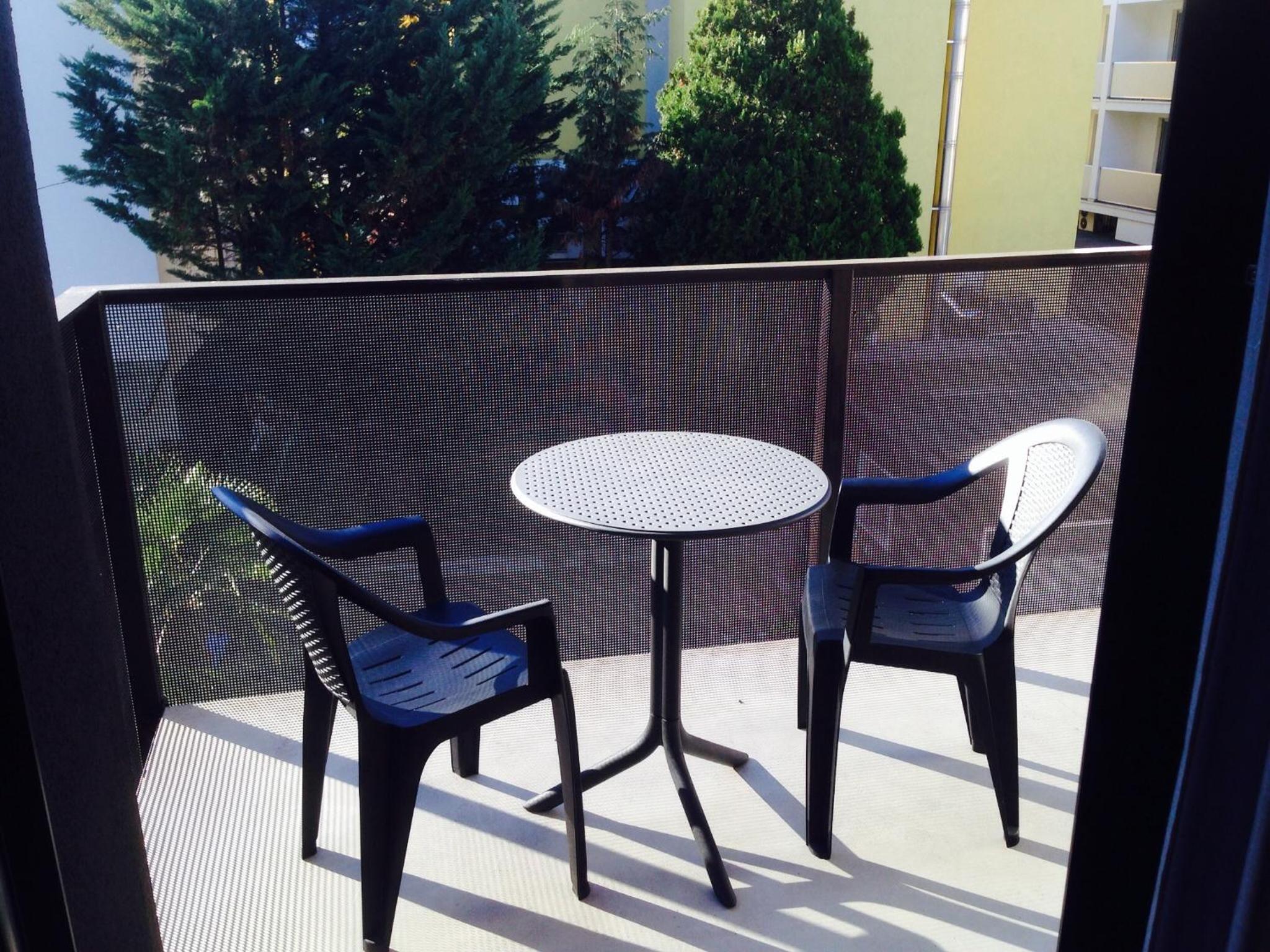 King Room with Balcony - Photo 17