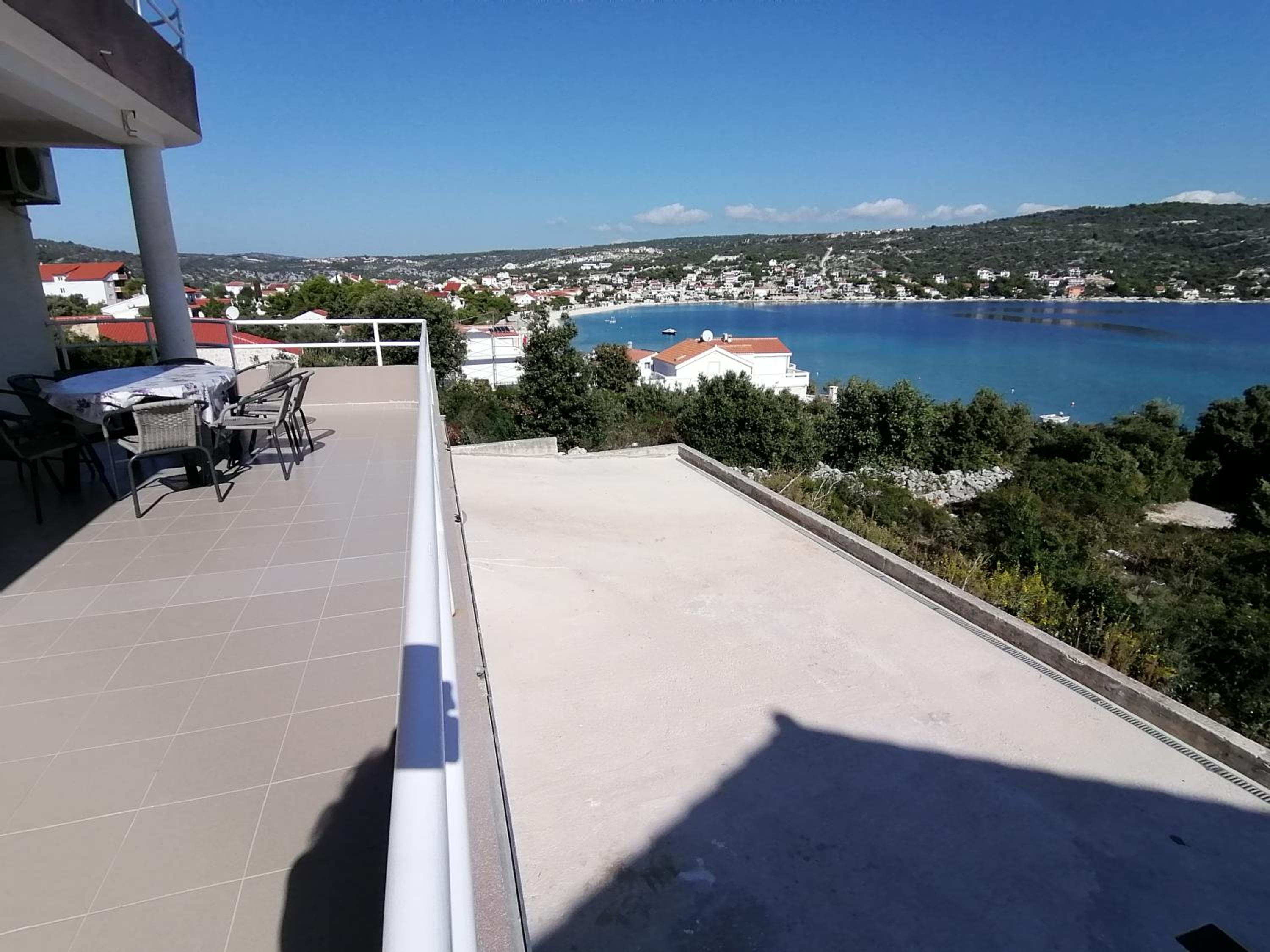 Three-Bedroom Apartment with Sea View photo 3