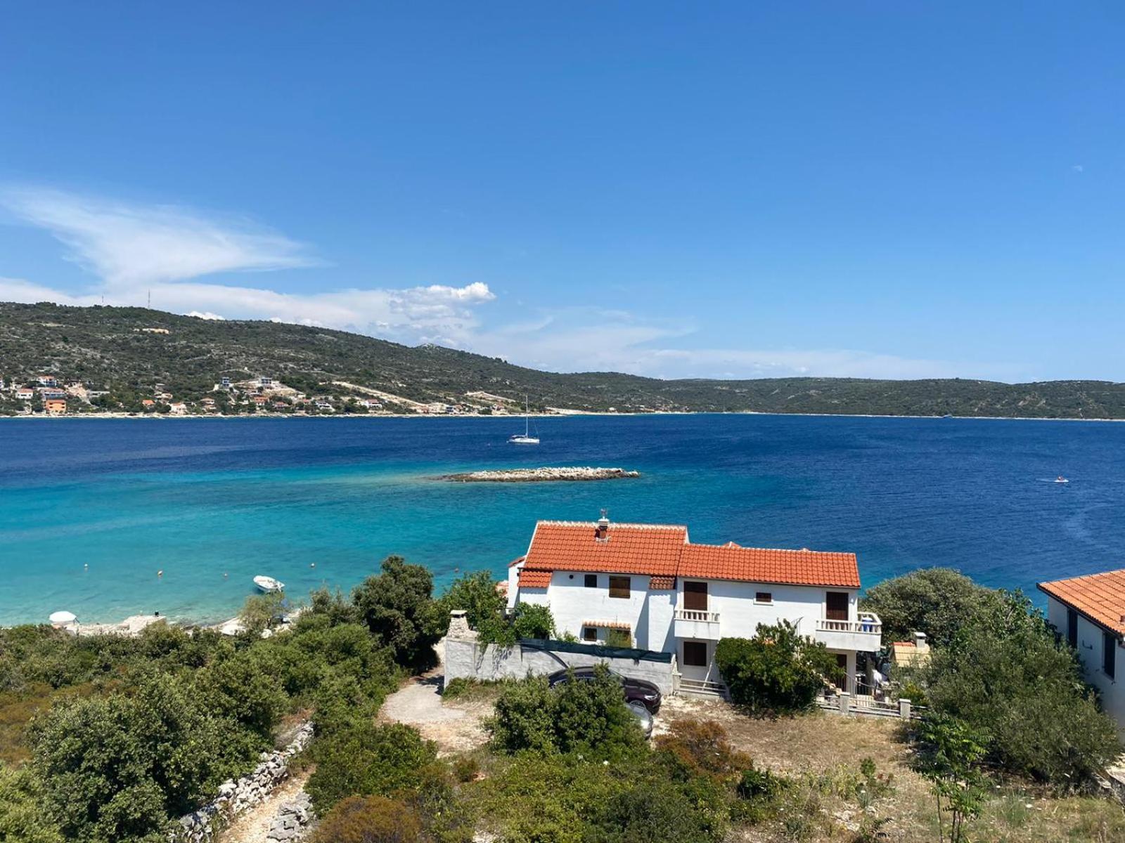 One-Bedroom Apartment with Balcony and Sea View photo 3