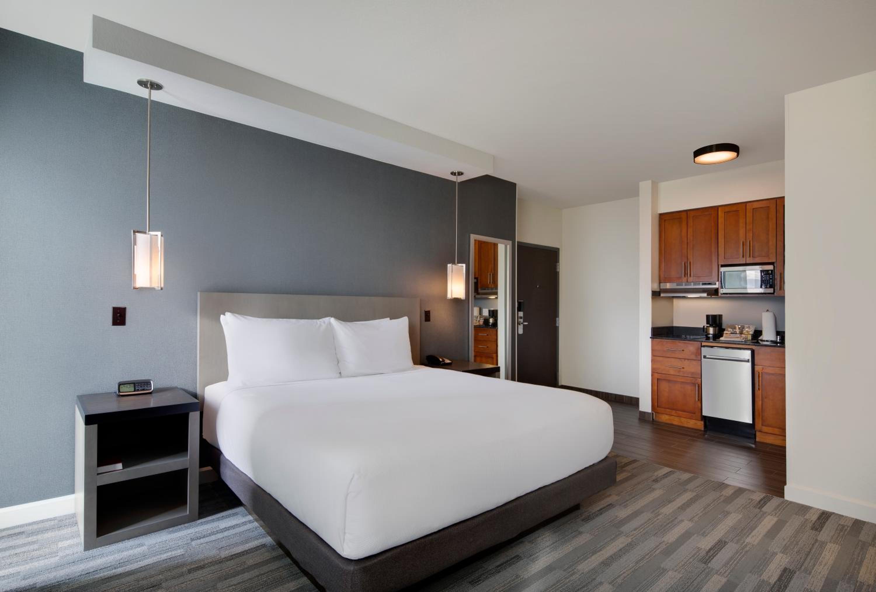 Studio Deluxe Suite with Sofa Bed - Photo 1